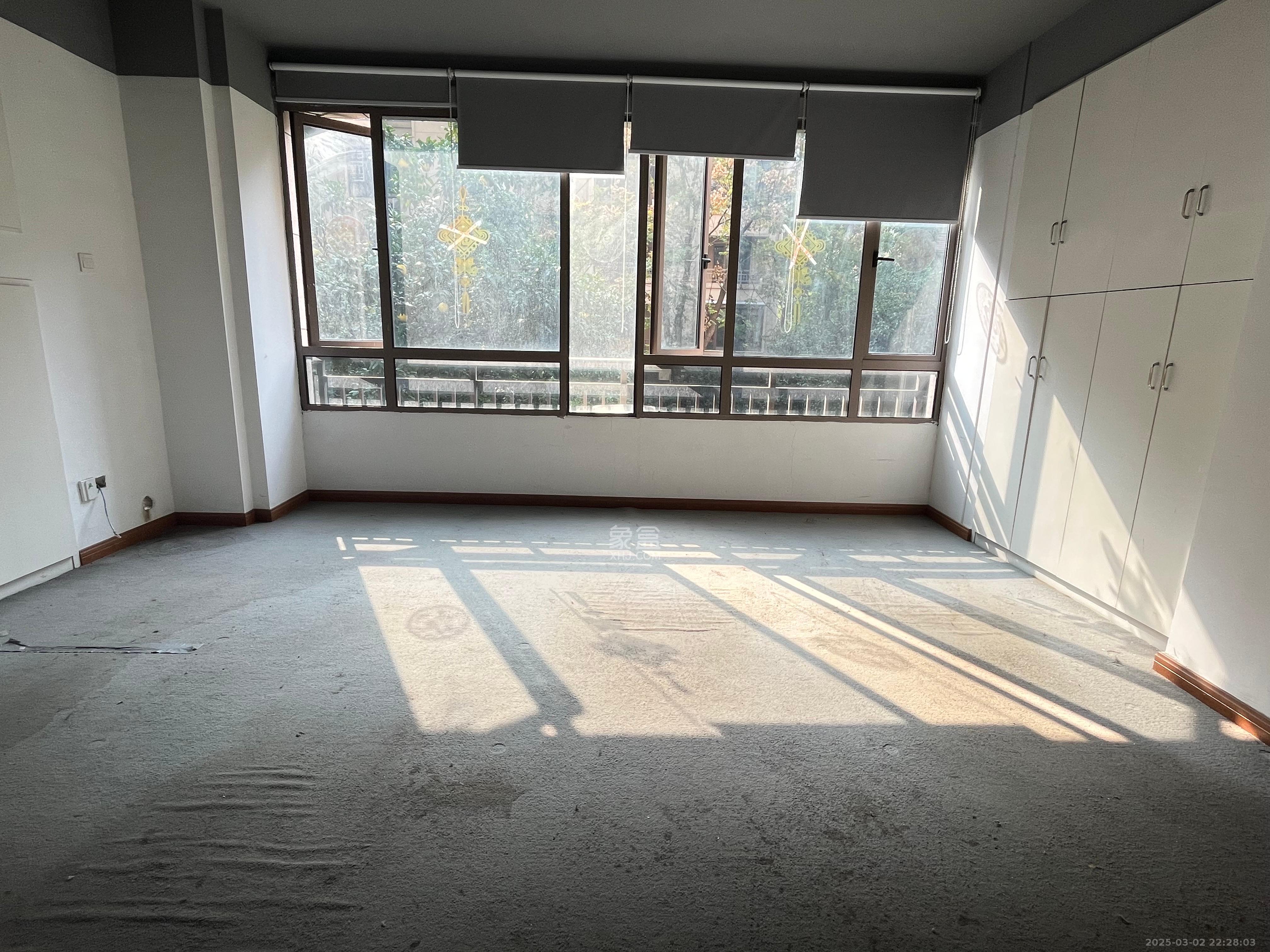 世茂铂翠湾二期  1室2厅2卫   8600.00元/月室内图1
