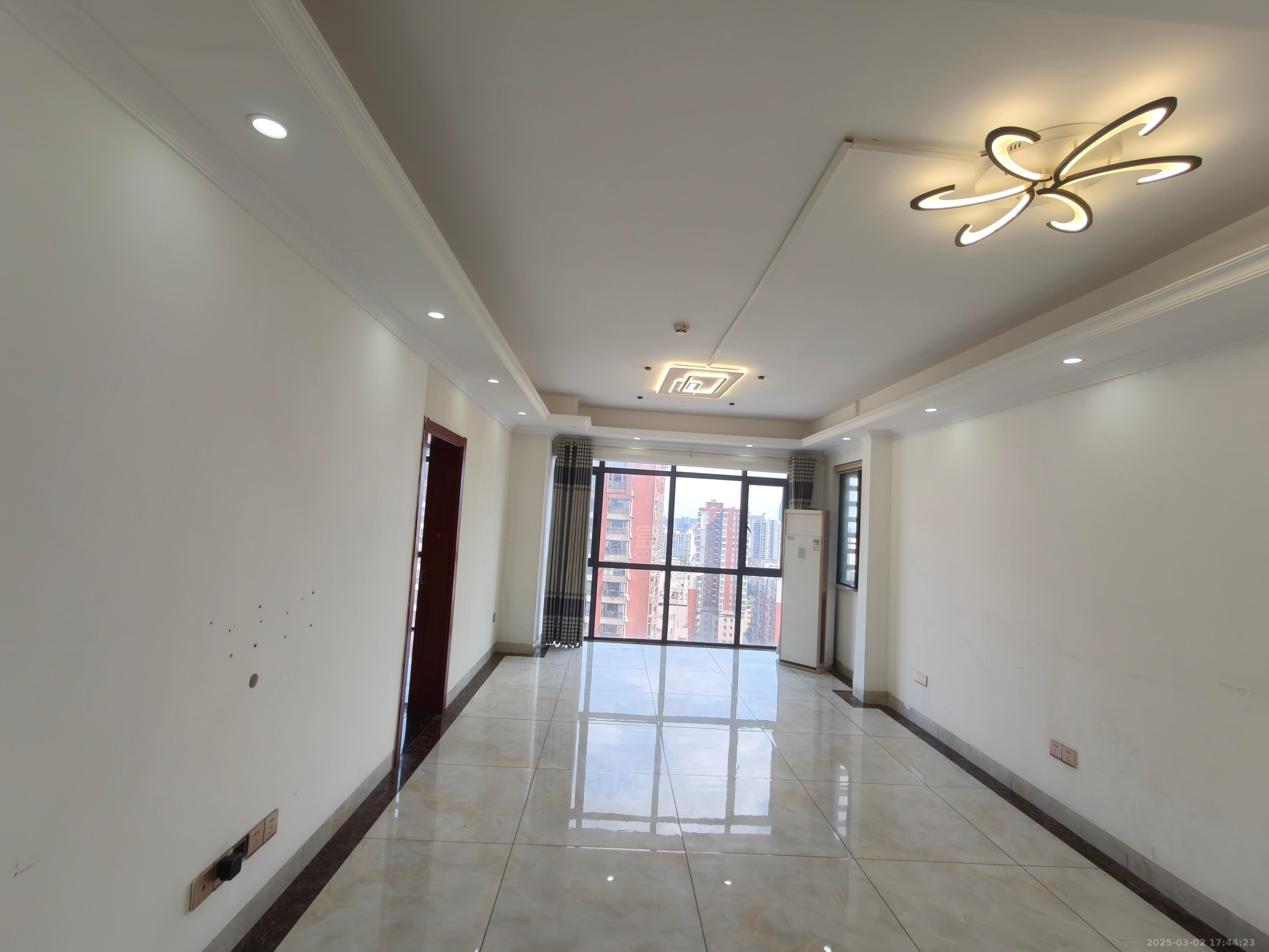 庐山春天 3室1厅1卫 2400.0元/月 庐山春天 3室1厅1卫 2400.0元/月室内图