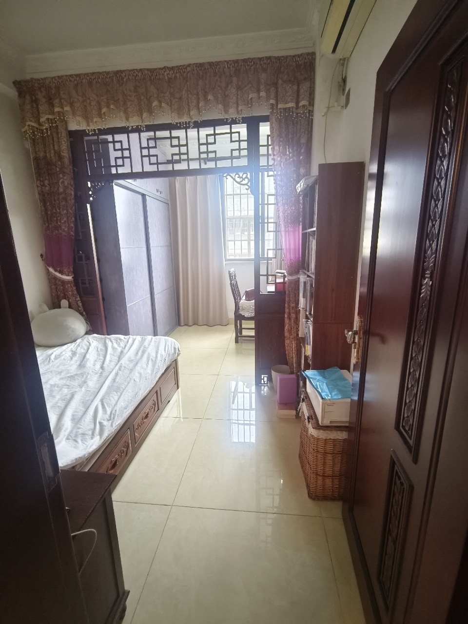 泰河阁小区(下洋路6号)  3室2厅2卫    178.0万客厅