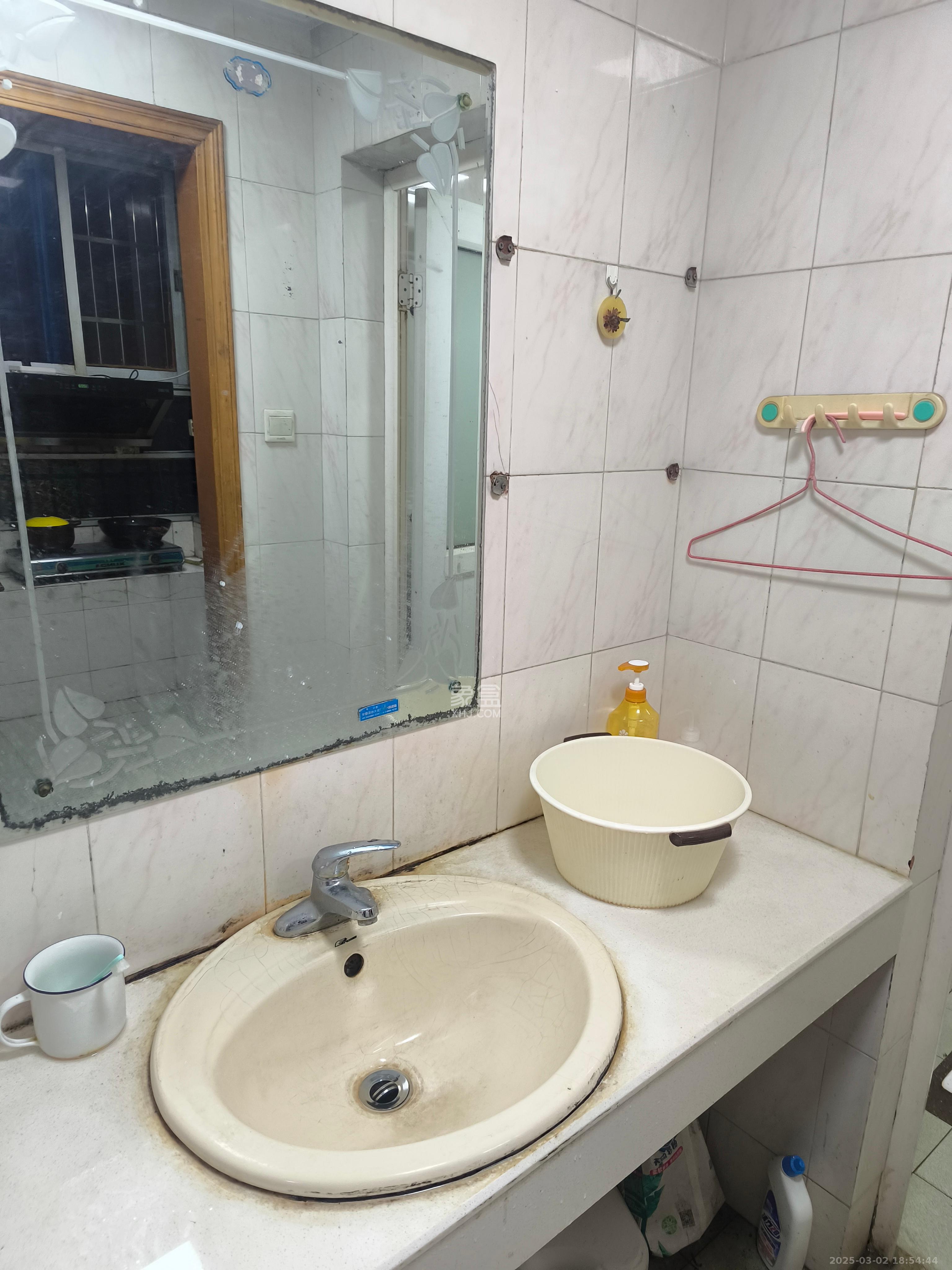 枫林小区 1室1厅1卫 800.0元/月 枫林小区 1室1厅1卫 800.0元/月室内图