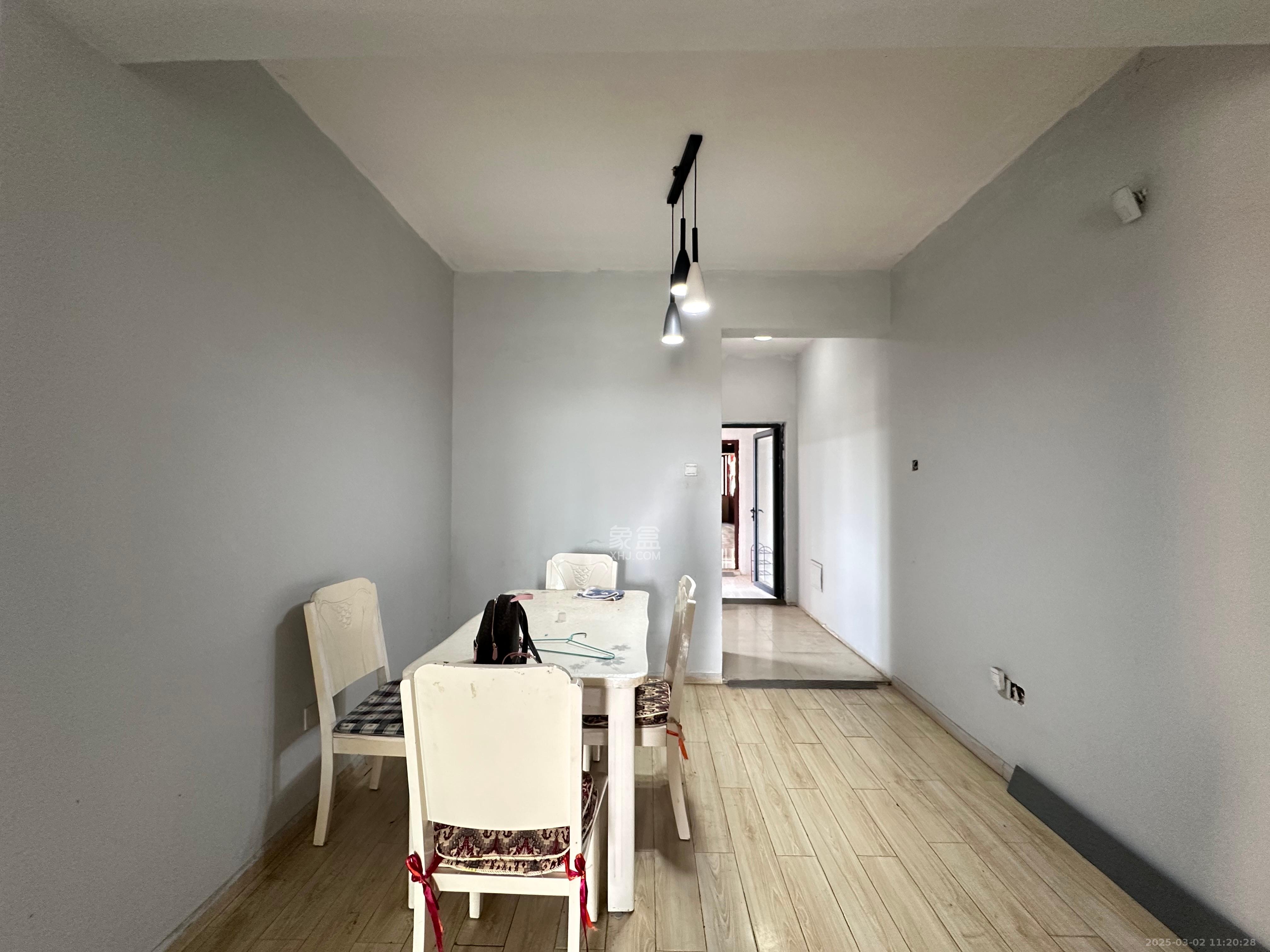 藏珑湖上国际花园 3室2厅2卫 2800.0元/月 藏珑湖上国际花园 3室2厅2卫 2800.0元/月室内图