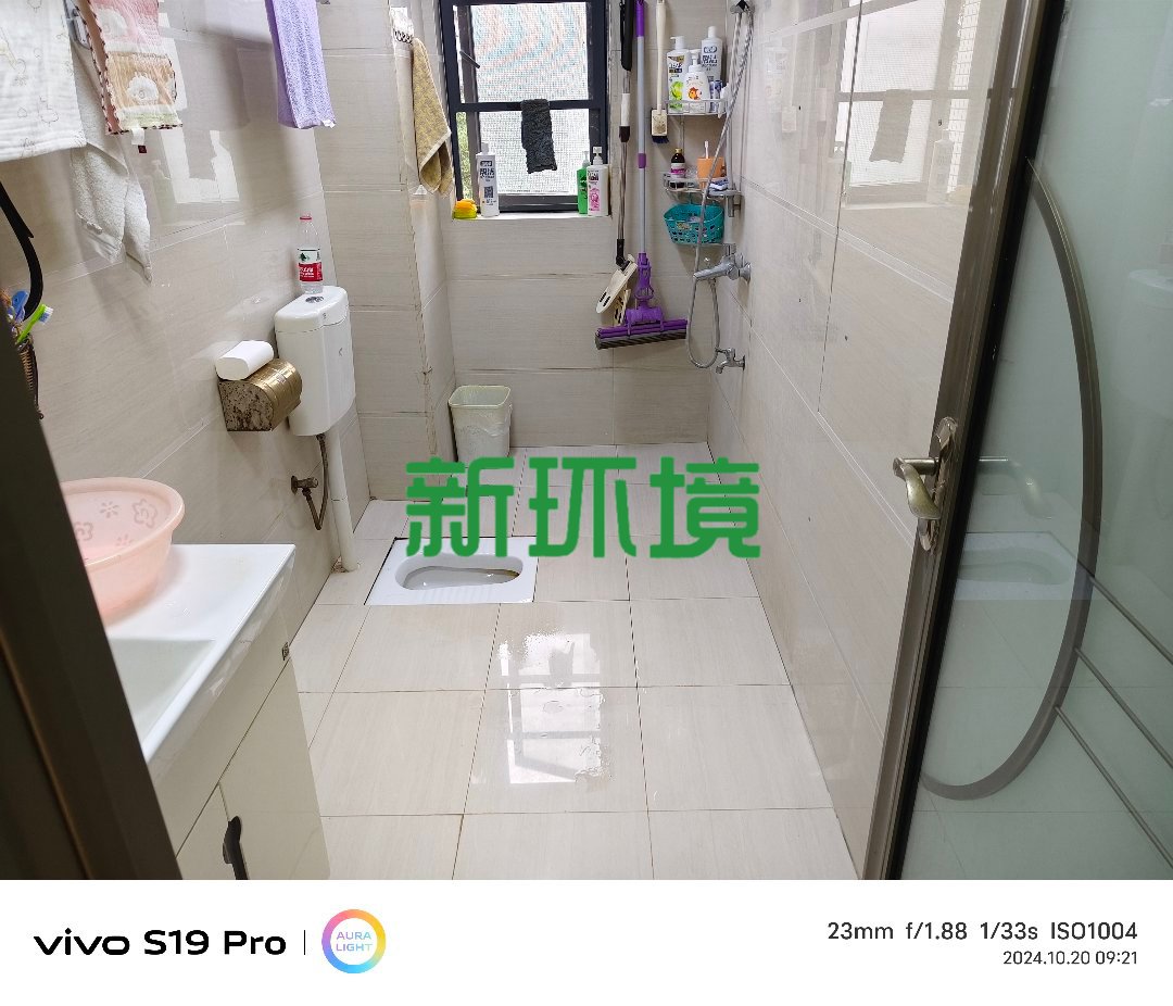 月亮湾三期  4室2厅2卫   73.80万客厅