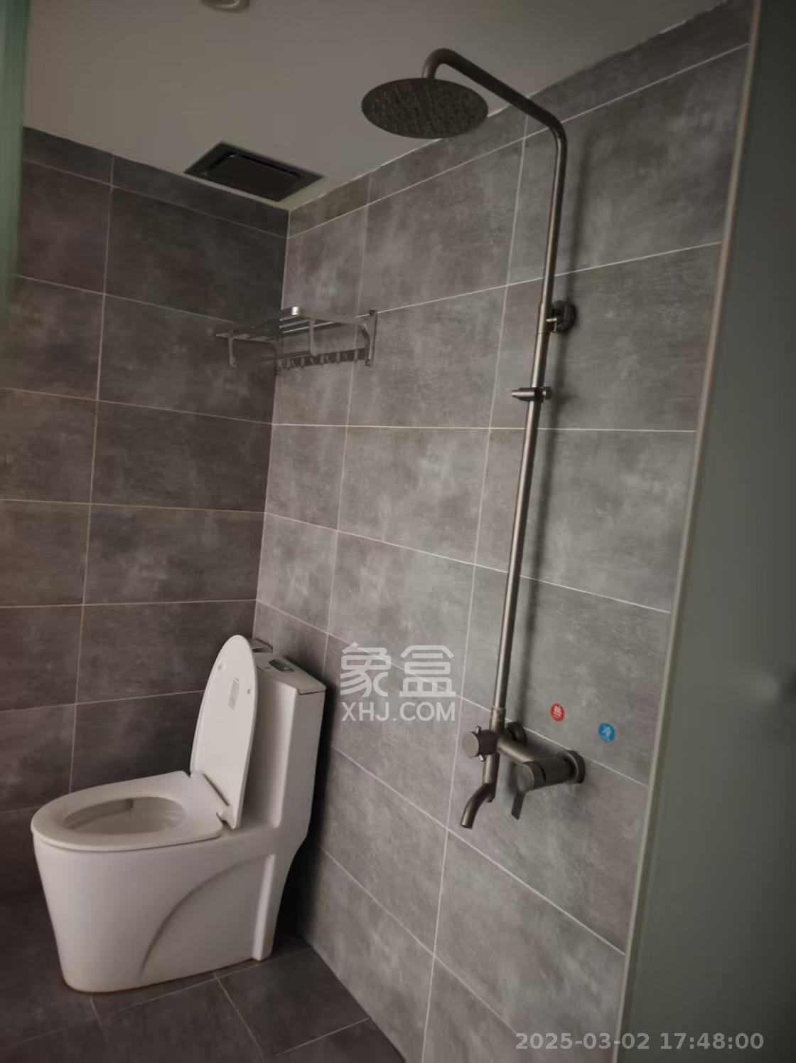 联合商厦  5室1厅1卫    6500.0元/月 联合商厦  5室1厅1卫    6500.0元/月室内图