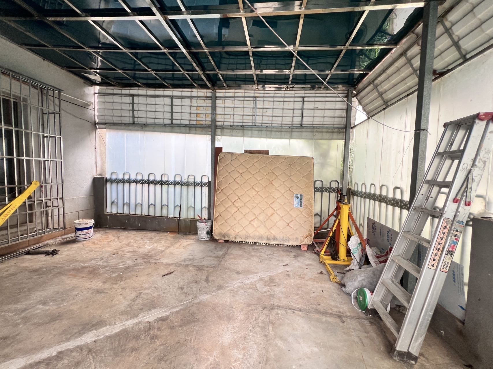 金牛新村 9室3厅4卫 350.0万 金牛新村 9室3厅4卫 350.0万客厅