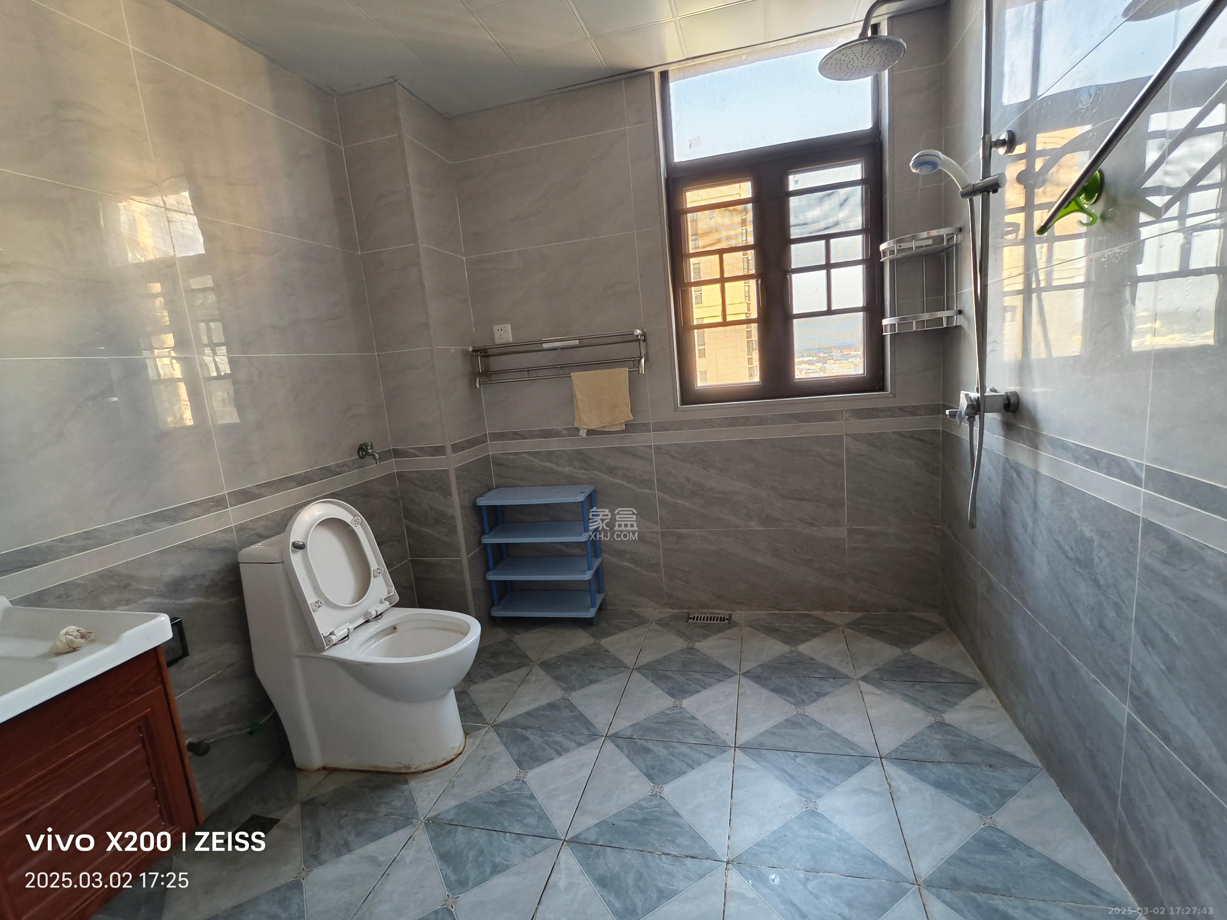 财汇新天地(财汇商务广场) 4室2厅2卫 2800.0元/月 财汇新天地(财汇商务广场) 4室2厅2卫 2800.0元/月室内图