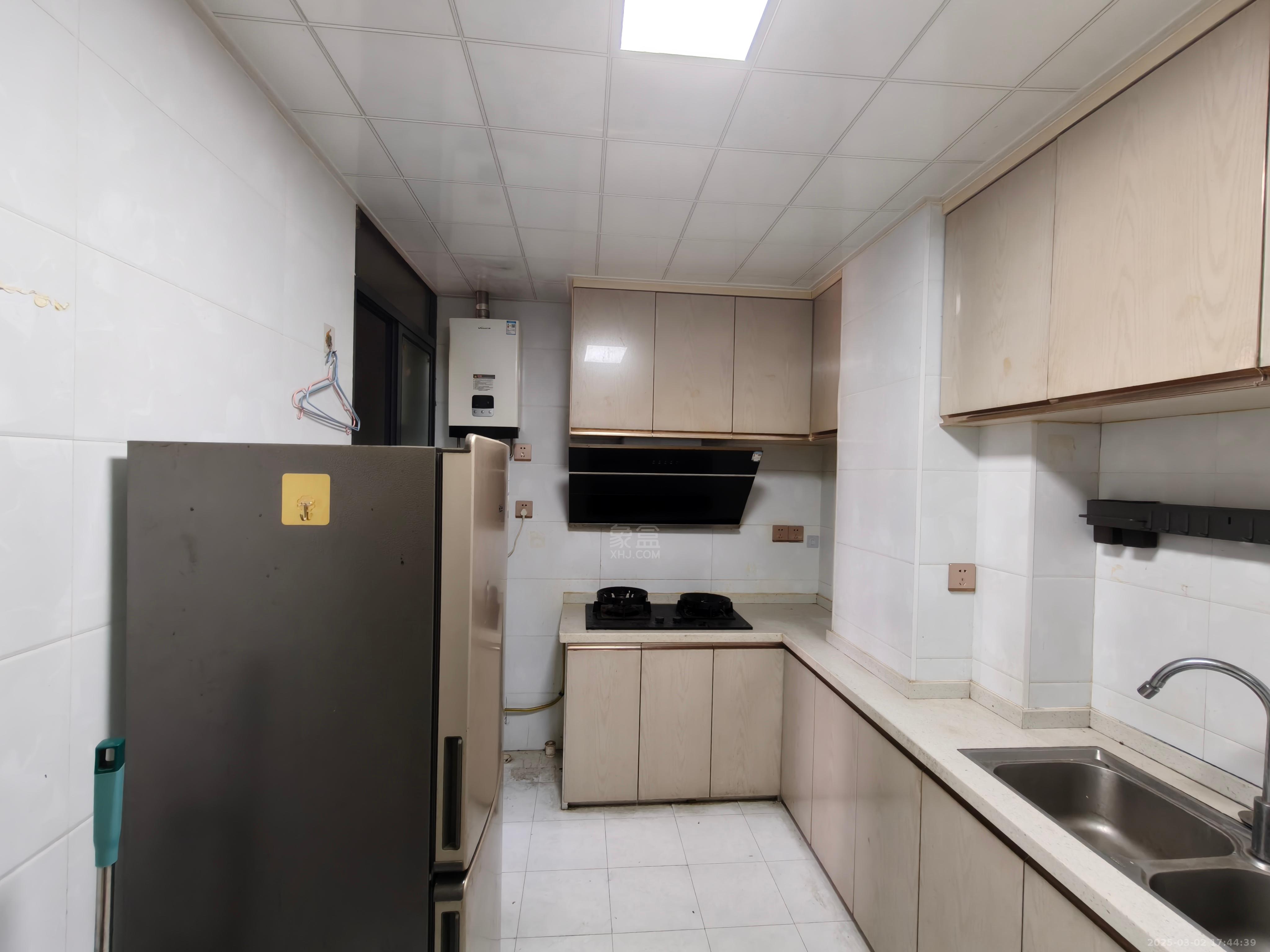 庐山春天 3室1厅1卫 2400.0元/月 庐山春天 3室1厅1卫 2400.0元/月室内图