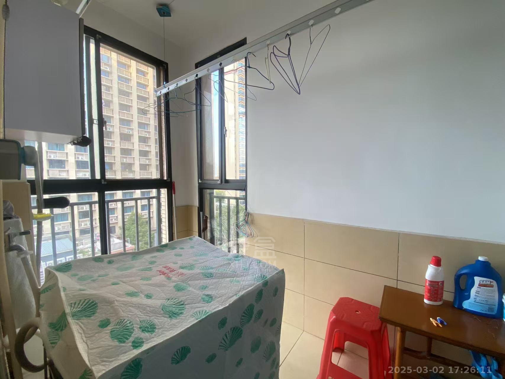 龙腾国际 3室2厅2卫 2300.0元/月 龙腾国际 3室2厅2卫 2300.0元/月室内图