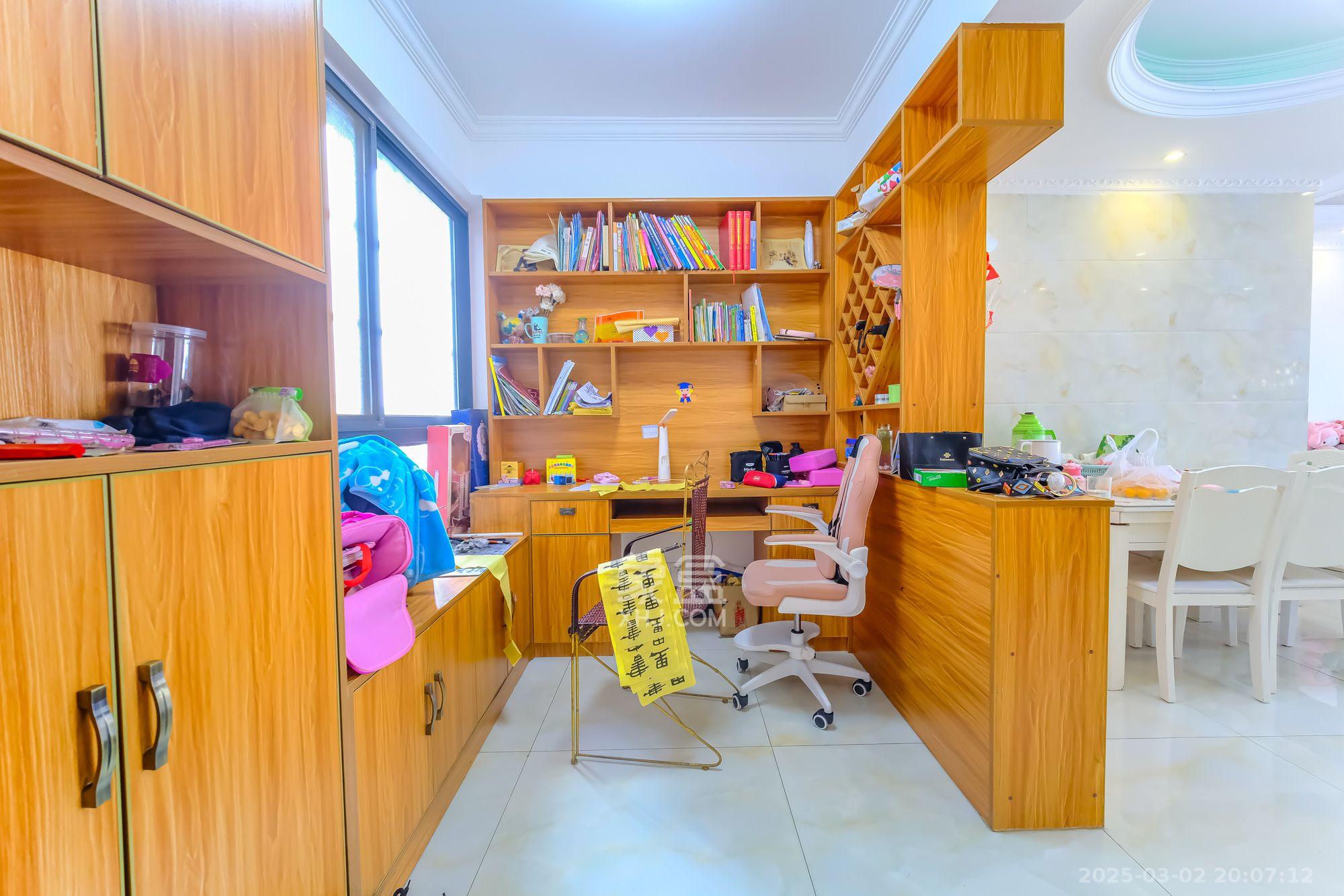 丰源国际 3室2厅2卫 1900.0元/月 丰源国际 3室2厅2卫 1900.0元/月室内图