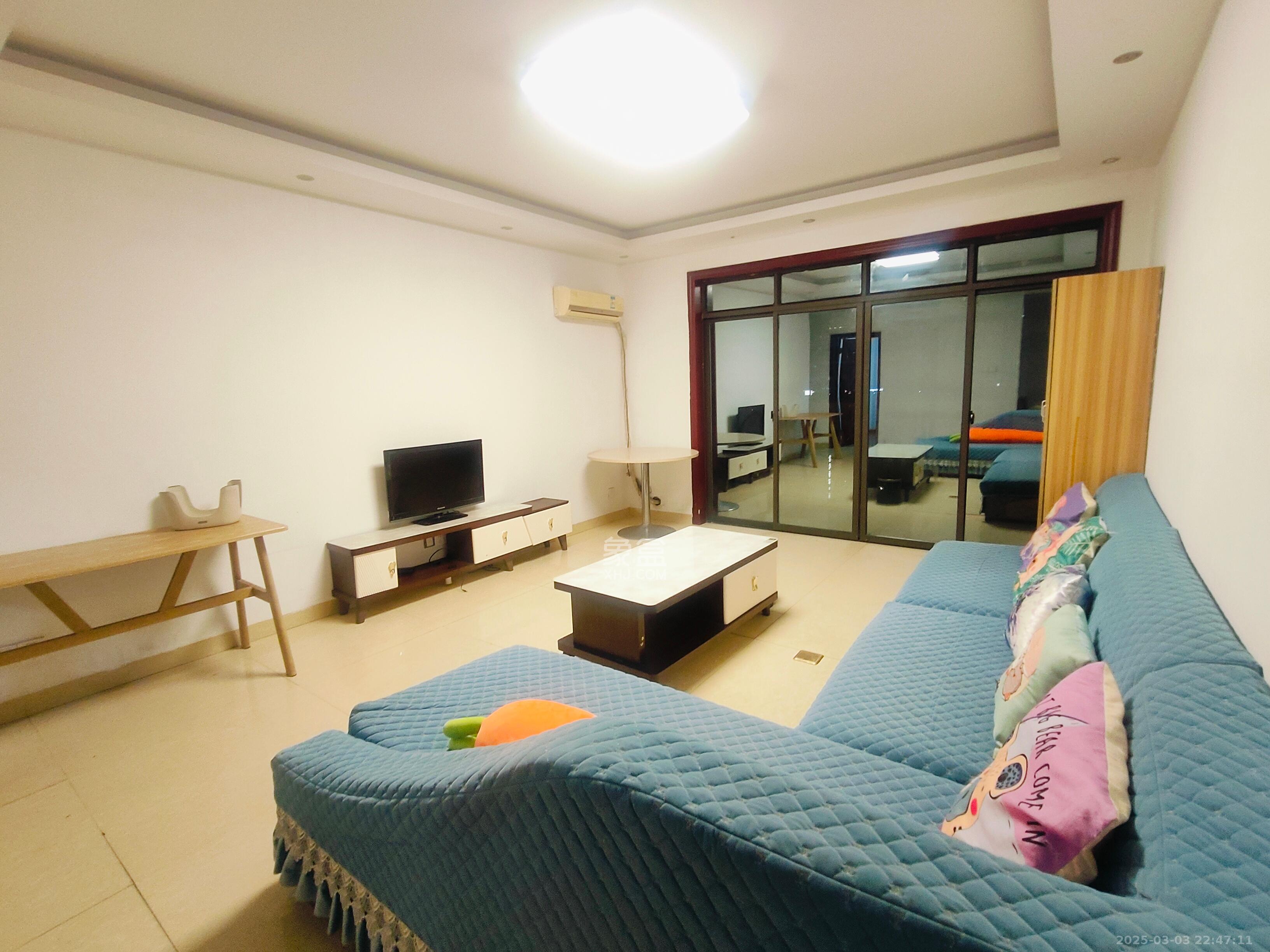 东岸梅园小区  3室2厅2卫   2400.00元/月室内图