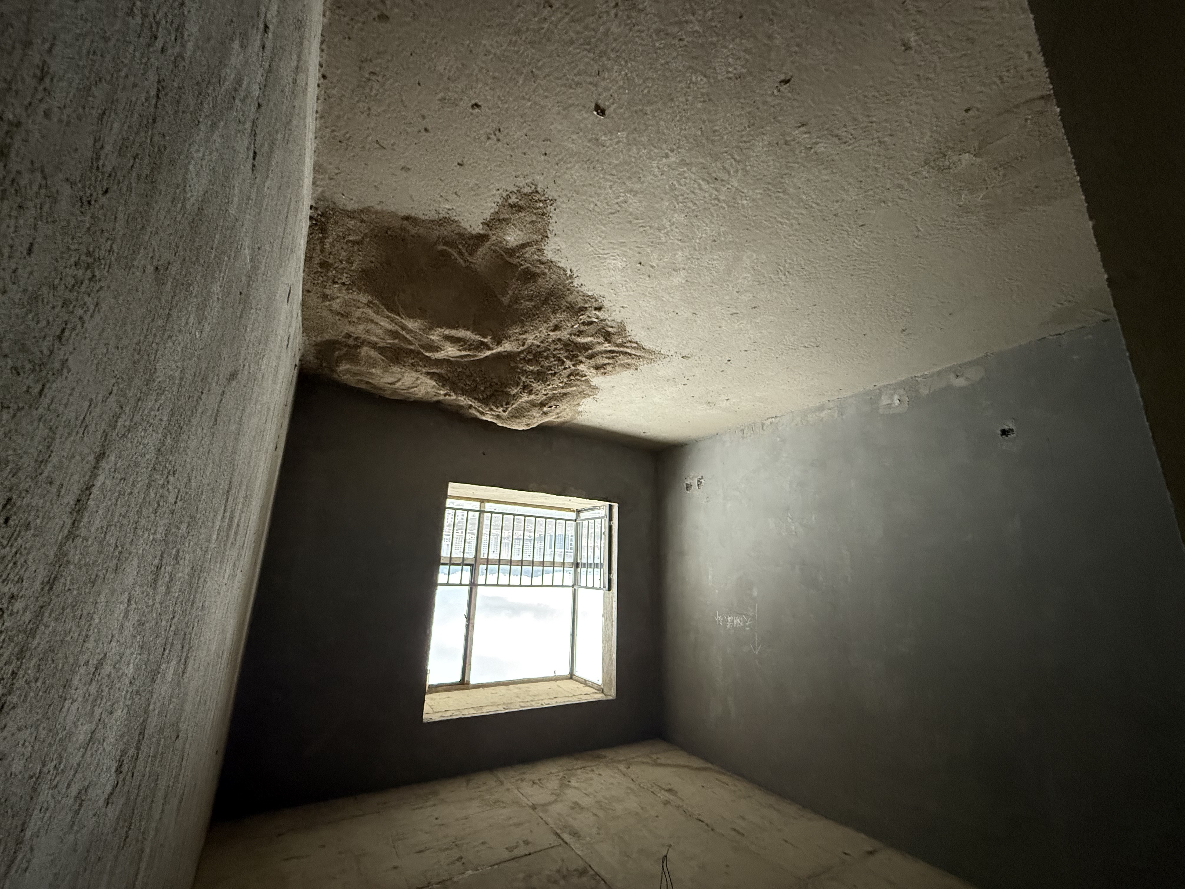 水域中央 4室2厅2卫 65.0万 水域中央 4室2厅2卫 65.0万客厅