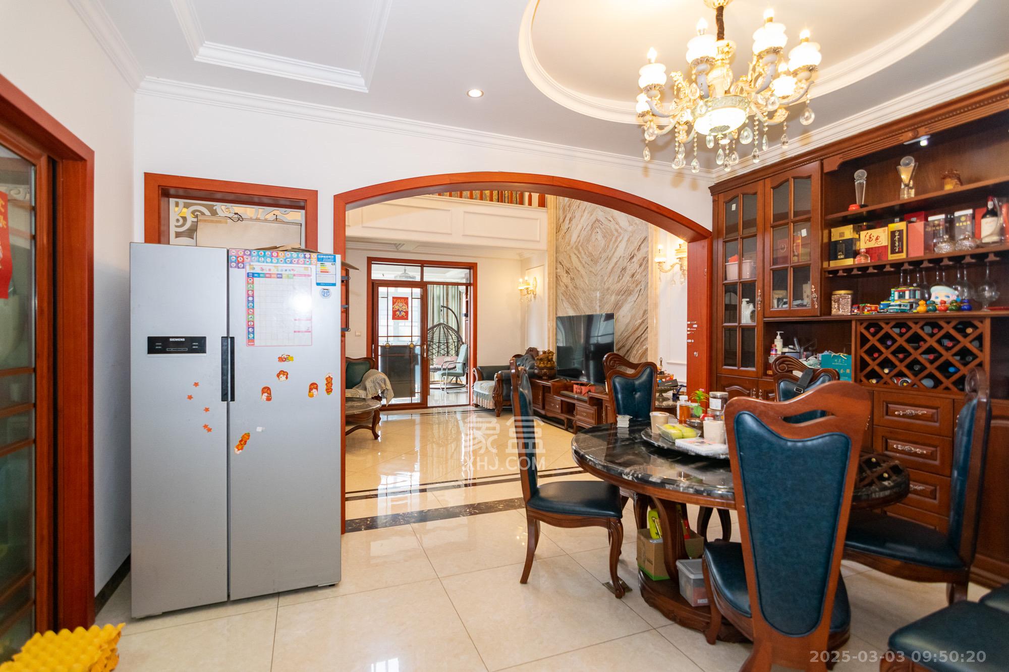 金地三千府(金地湖山樾、金地自在城) 7室3厅5卫 12800.0元/月 金地三千府(金地湖山樾、金地自在城) 7室3厅5卫 12800.0元/月室内图