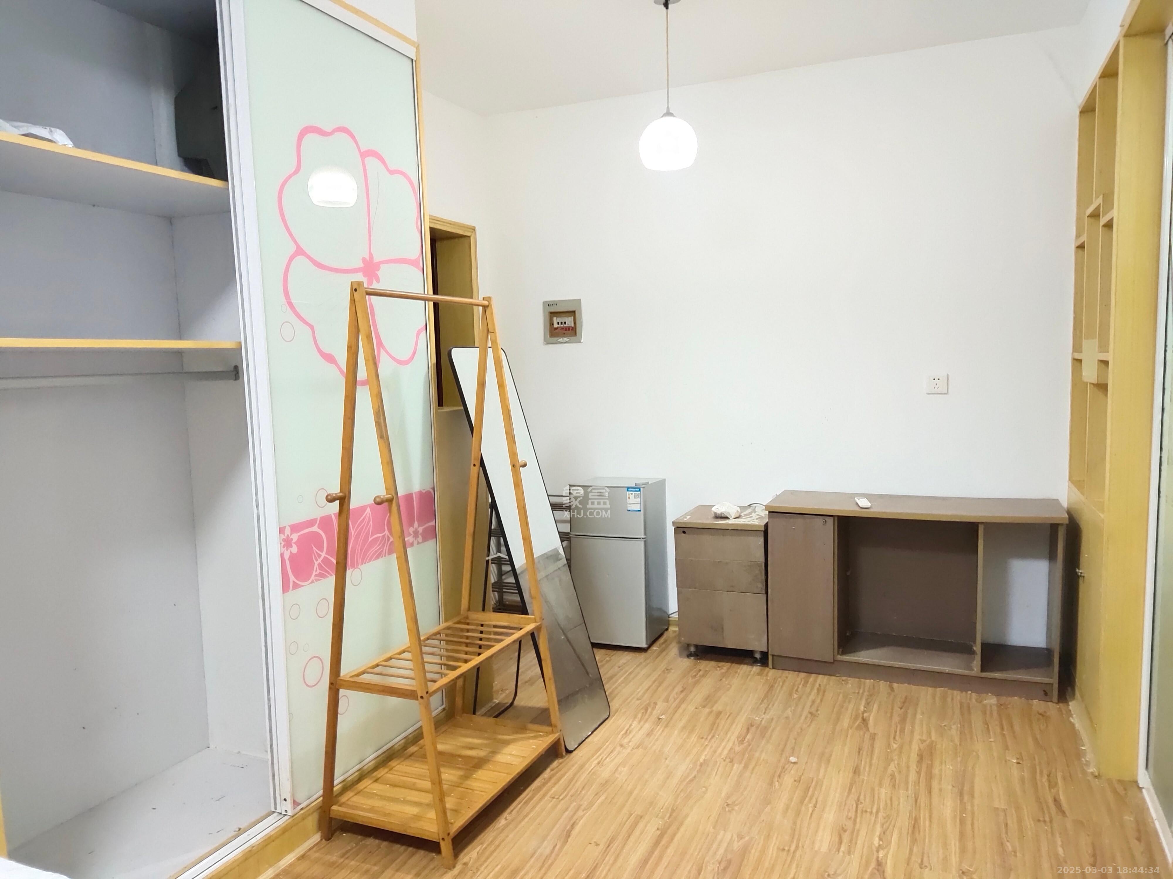 御景龙城 1室1厅1卫 1200.0元/月 御景龙城 1室1厅1卫 1200.0元/月室内图