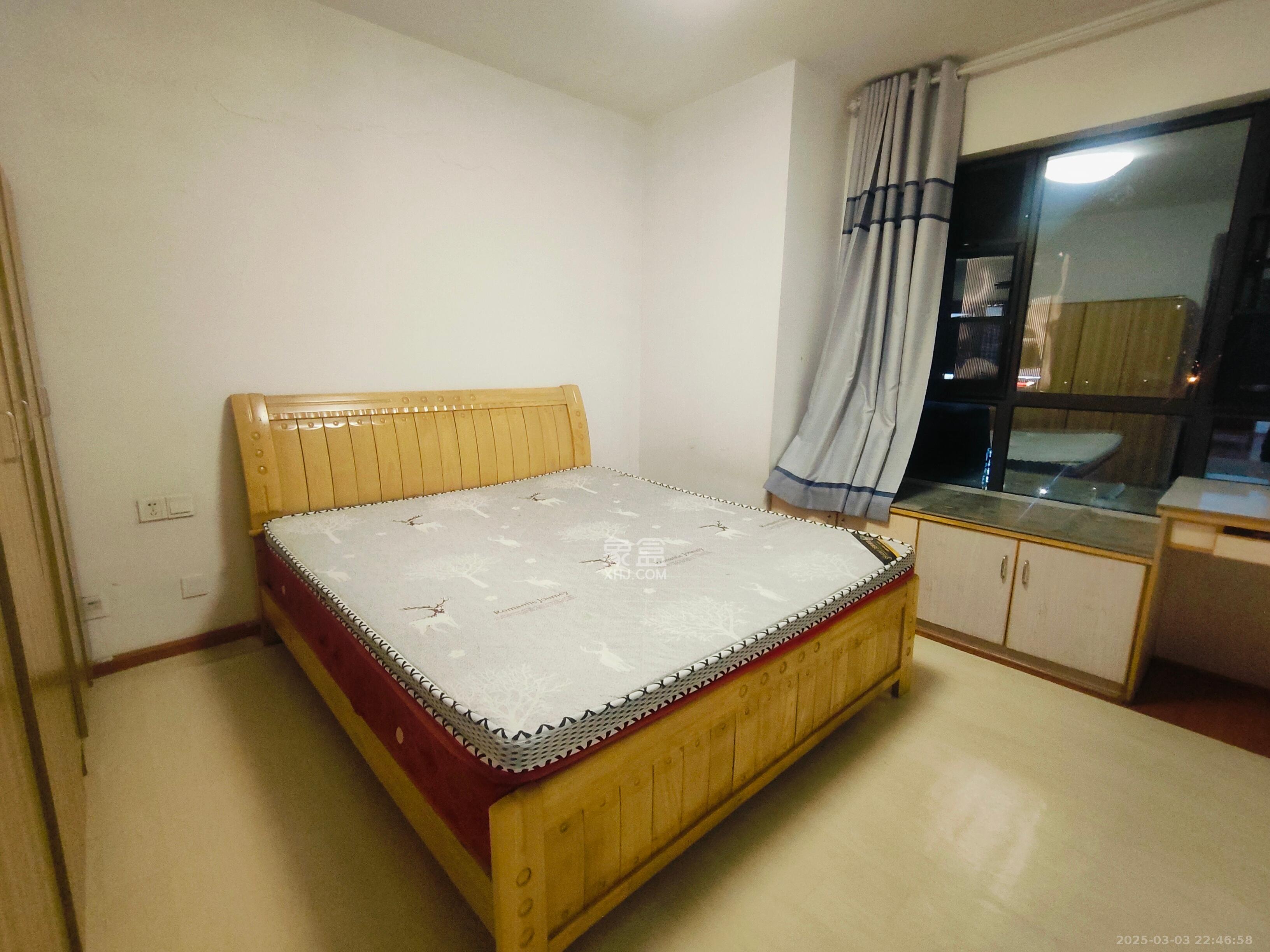 东岸梅园小区  3室2厅2卫   2400.00元/月室内图