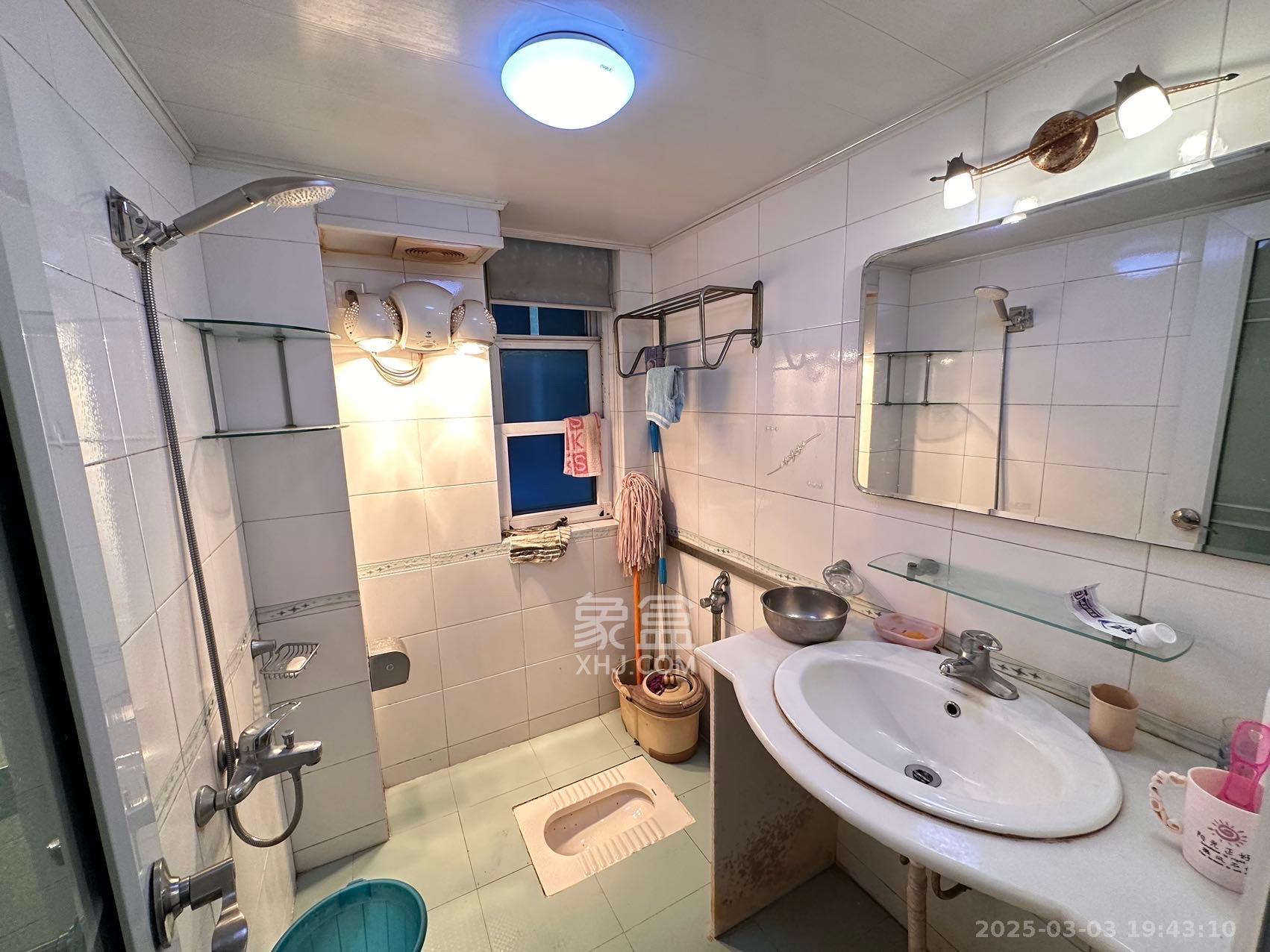 芙蓉苑  3室2厅2卫    2500.0元/月 芙蓉苑  3室2厅2卫    2500.0元/月室内图