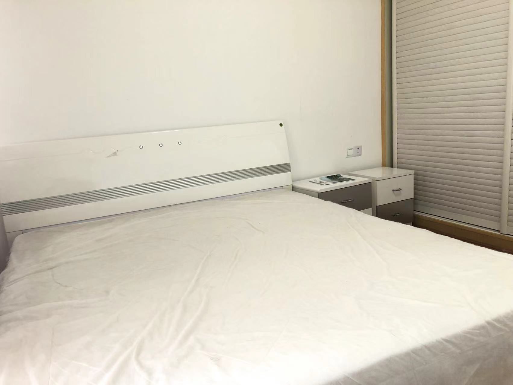 山水华庭  3室2厅2卫   2000.00元/月室内图