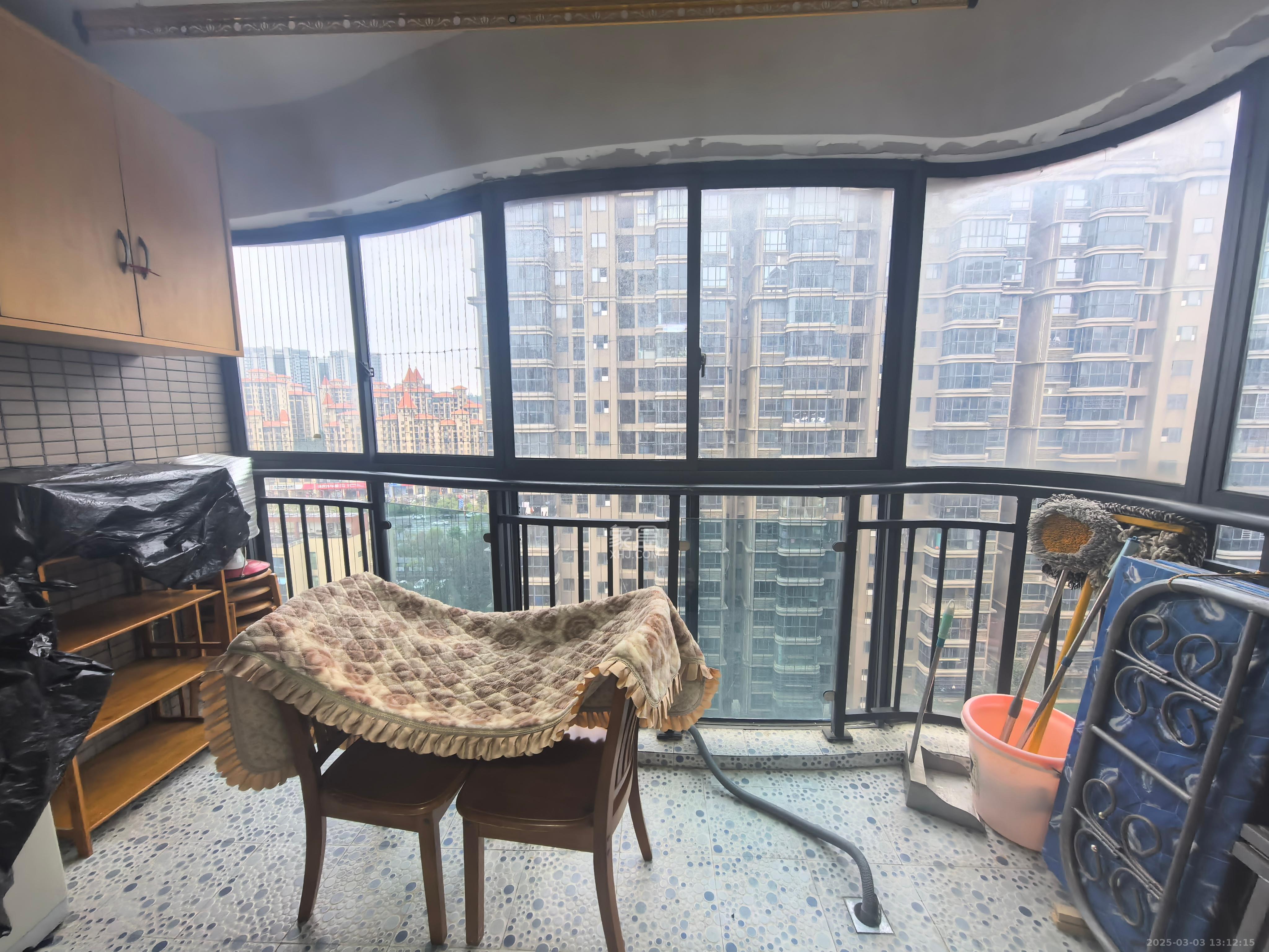 名家翡翠花园  3室2厅1卫    2000.0元/月 名家翡翠花园  3室2厅1卫    2000.0元/月室内图