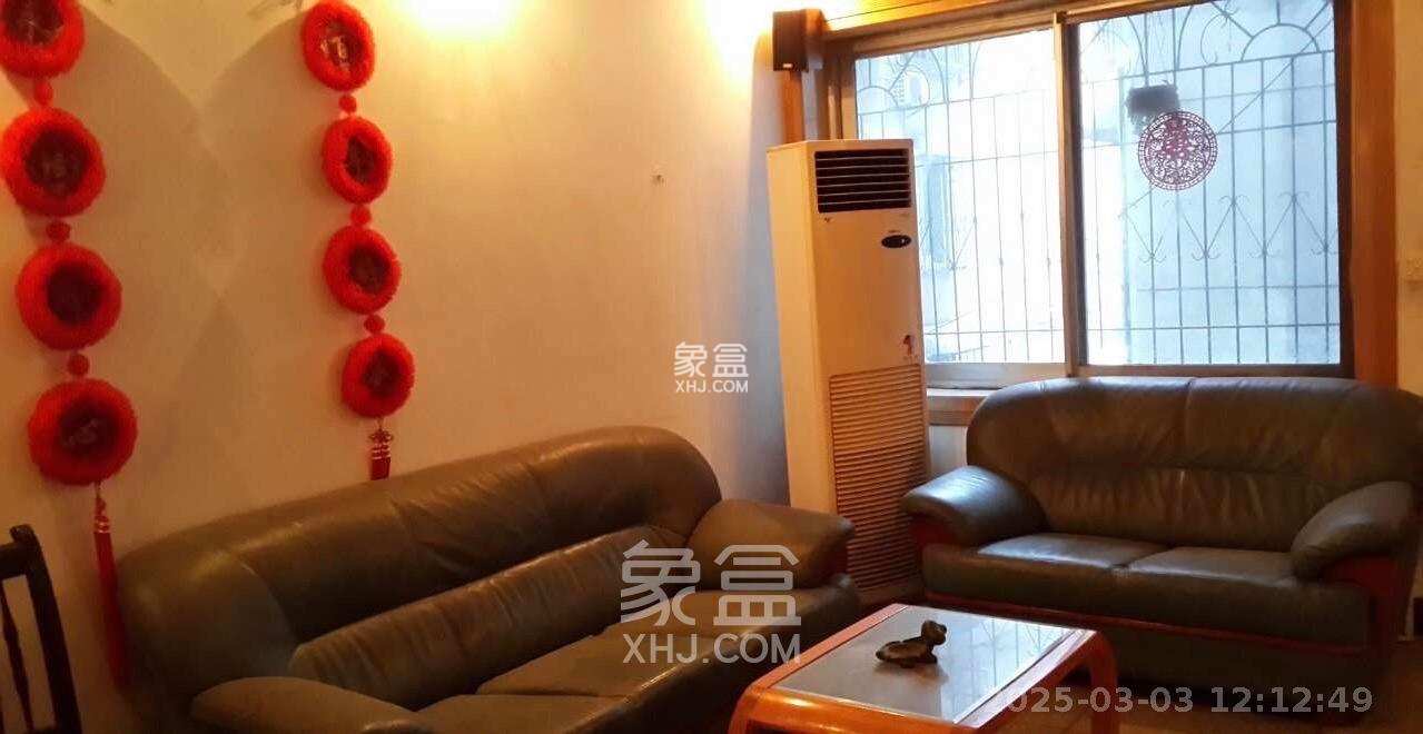 红花坡轻工设计院(轻安宿舍) 2室2厅1卫 1100.0元/月 红花坡轻工设计院(轻安宿舍) 2室2厅1卫 1100.0元/月室内图