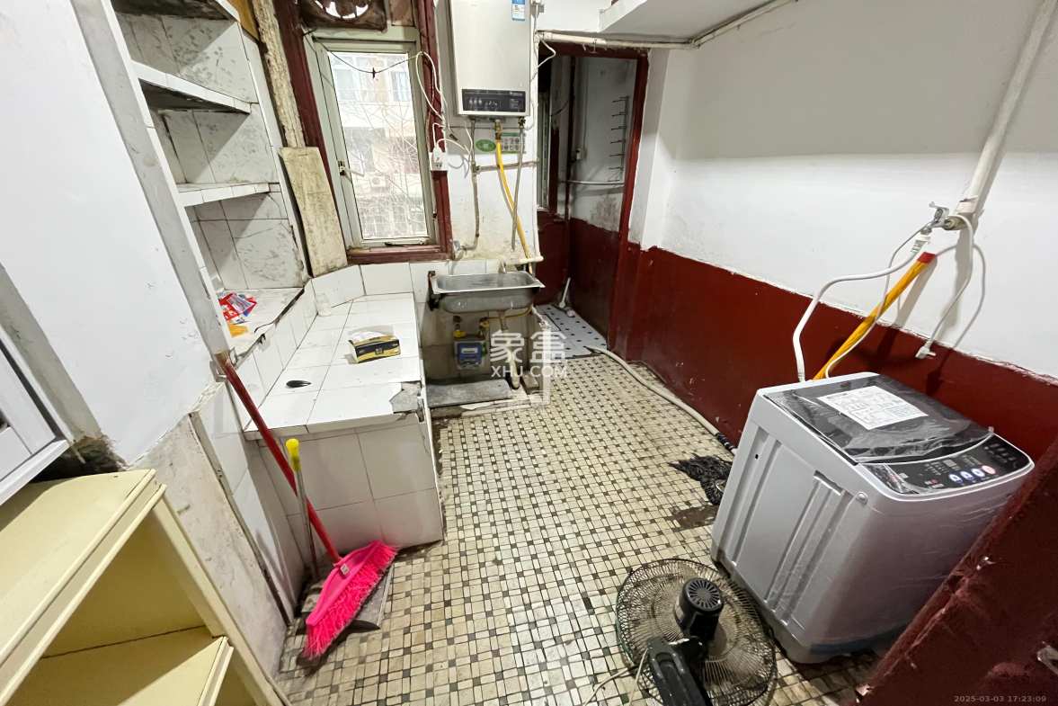 红旗区三片 1室1厅1卫 1300.0元/月 红旗区三片 1室1厅1卫 1300.0元/月室内图