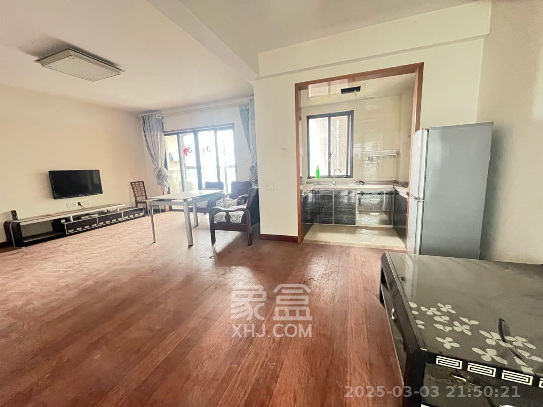 钰龙天下一期  3室2厅2卫   2800.00元/月室内图
