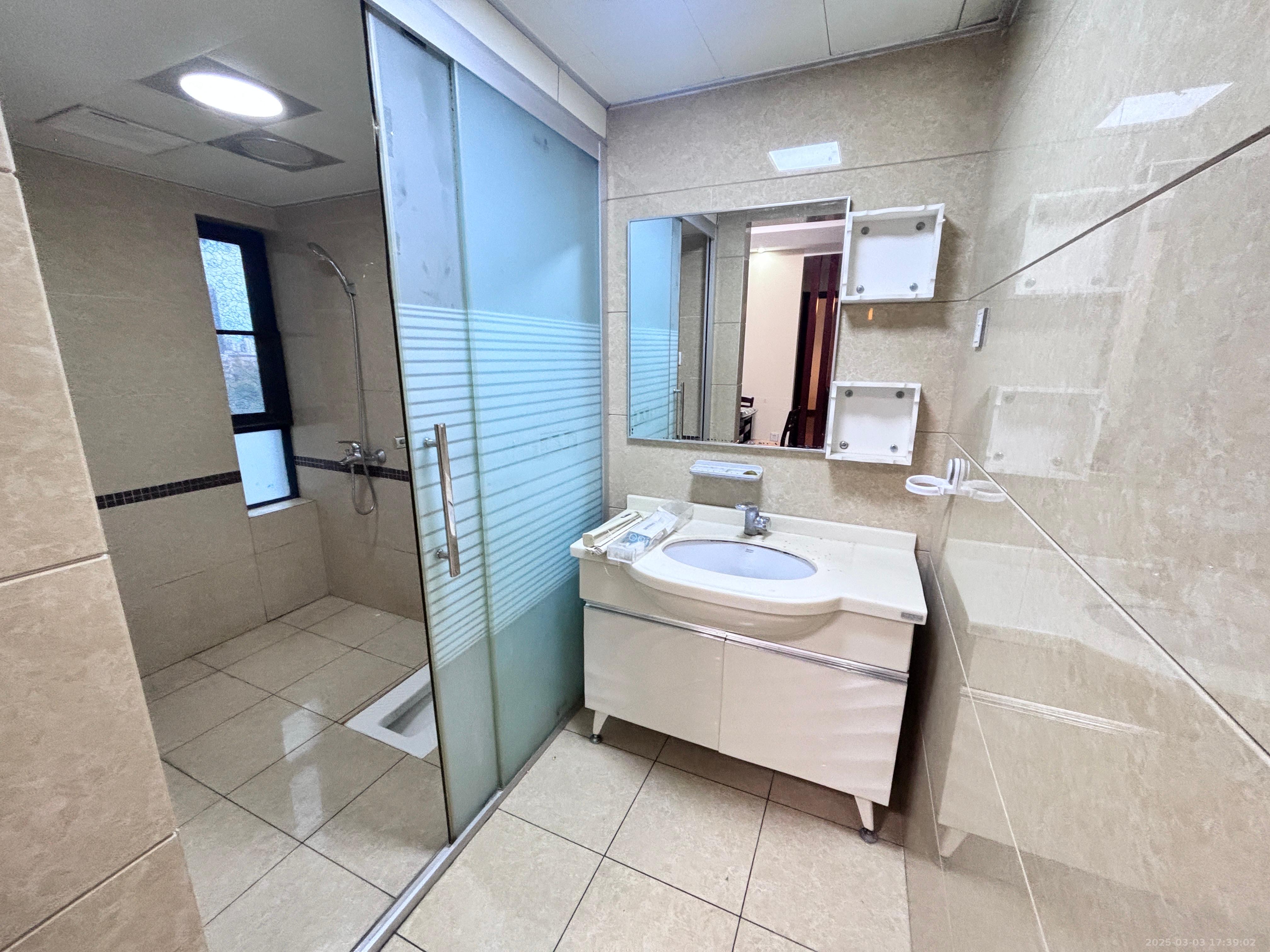 山水国际 3室2厅2卫 2300.0元/月 山水国际 3室2厅2卫 2300.0元/月室内图