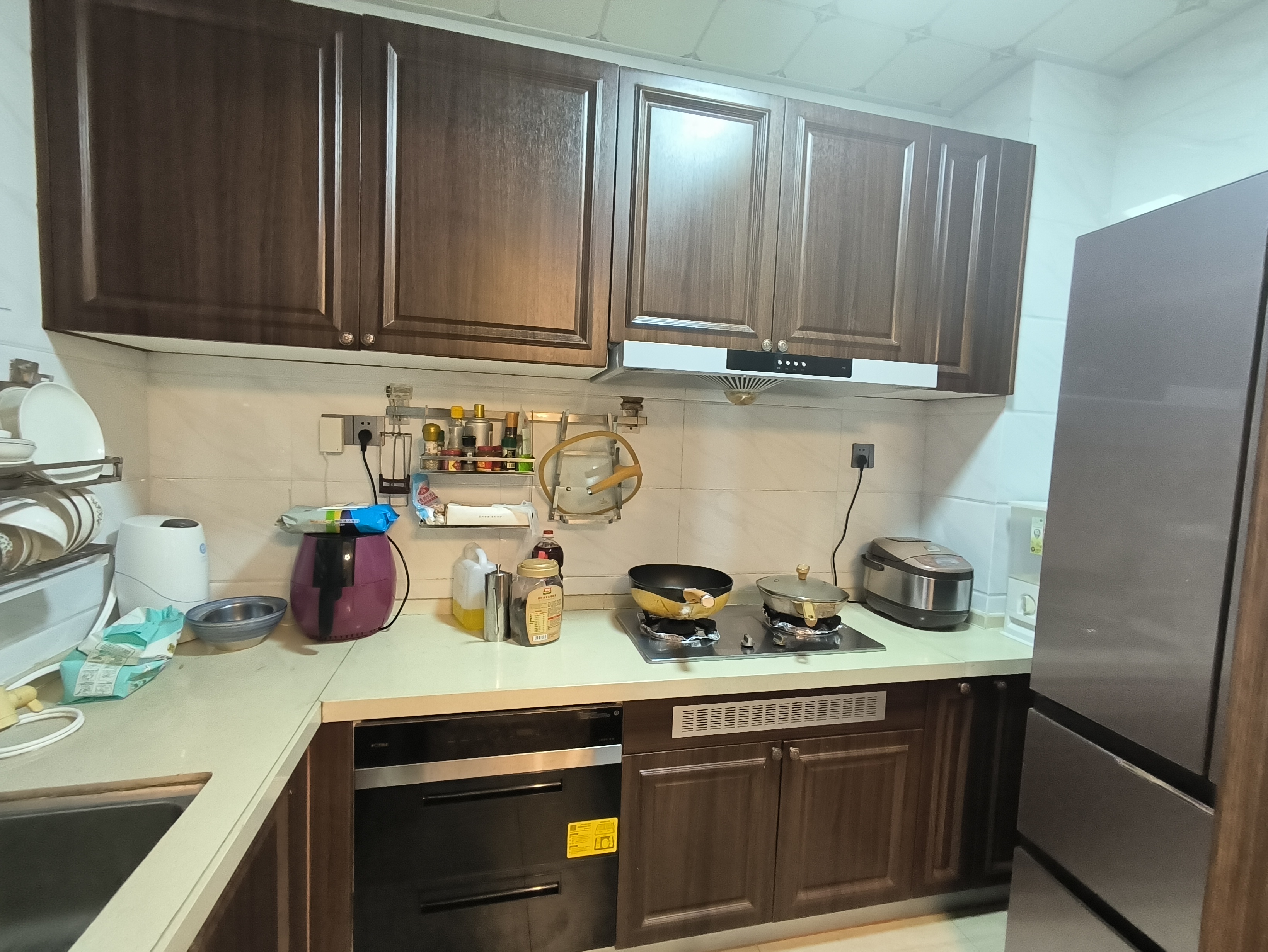 碧桂园一、二期(中央首府) 4室2厅2卫 205.0万 碧桂园一、二期(中央首府) 4室2厅2卫 205.0万客厅