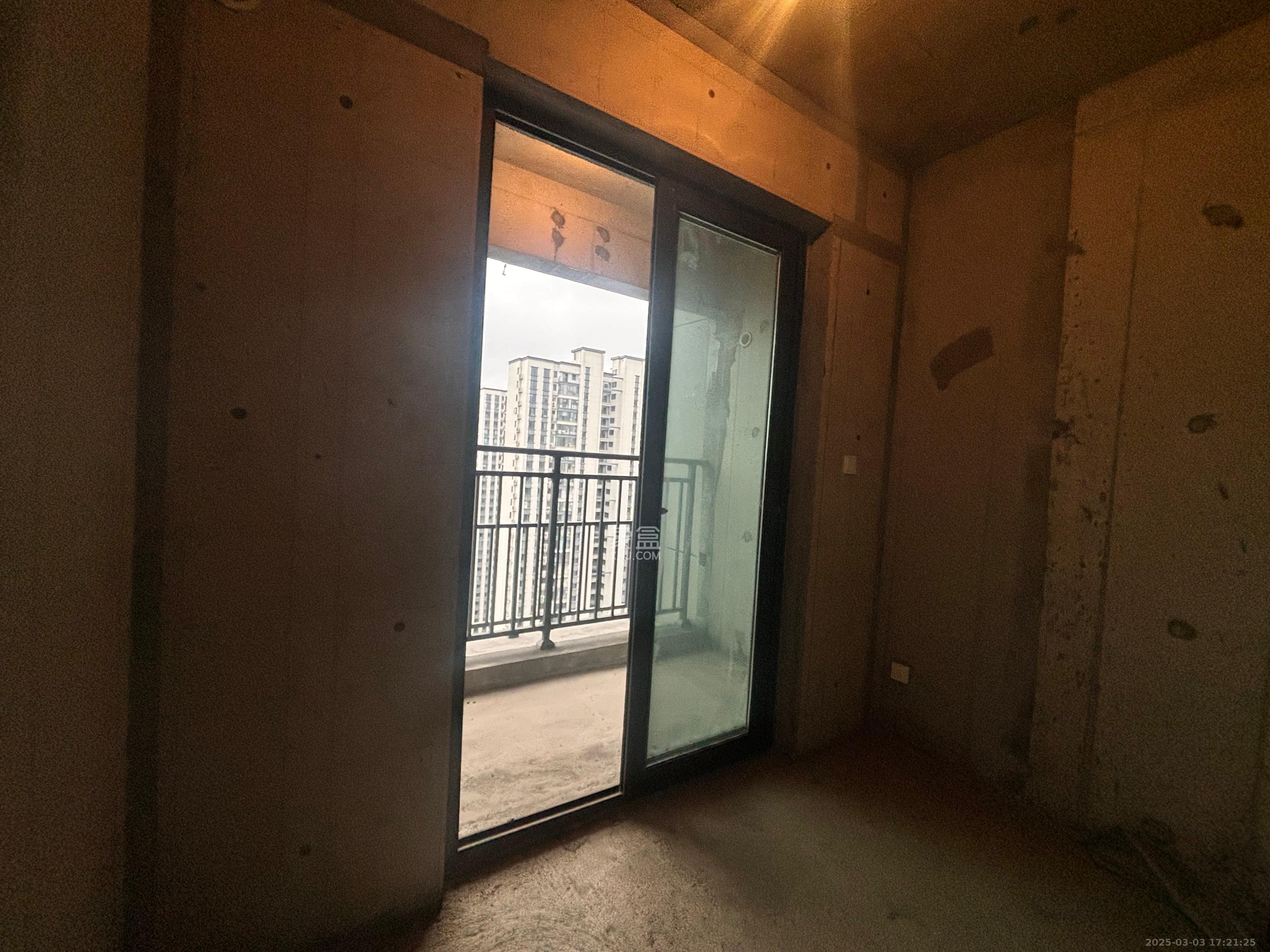 旭辉汇樾城  4室2厅2卫   1500.00元/月室内图
