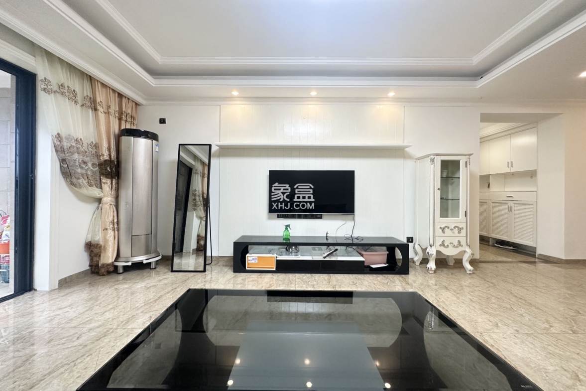 国兴城(B区) 3室2厅2卫 251.0万 国兴城(B区) 3室2厅2卫 251.0万客厅