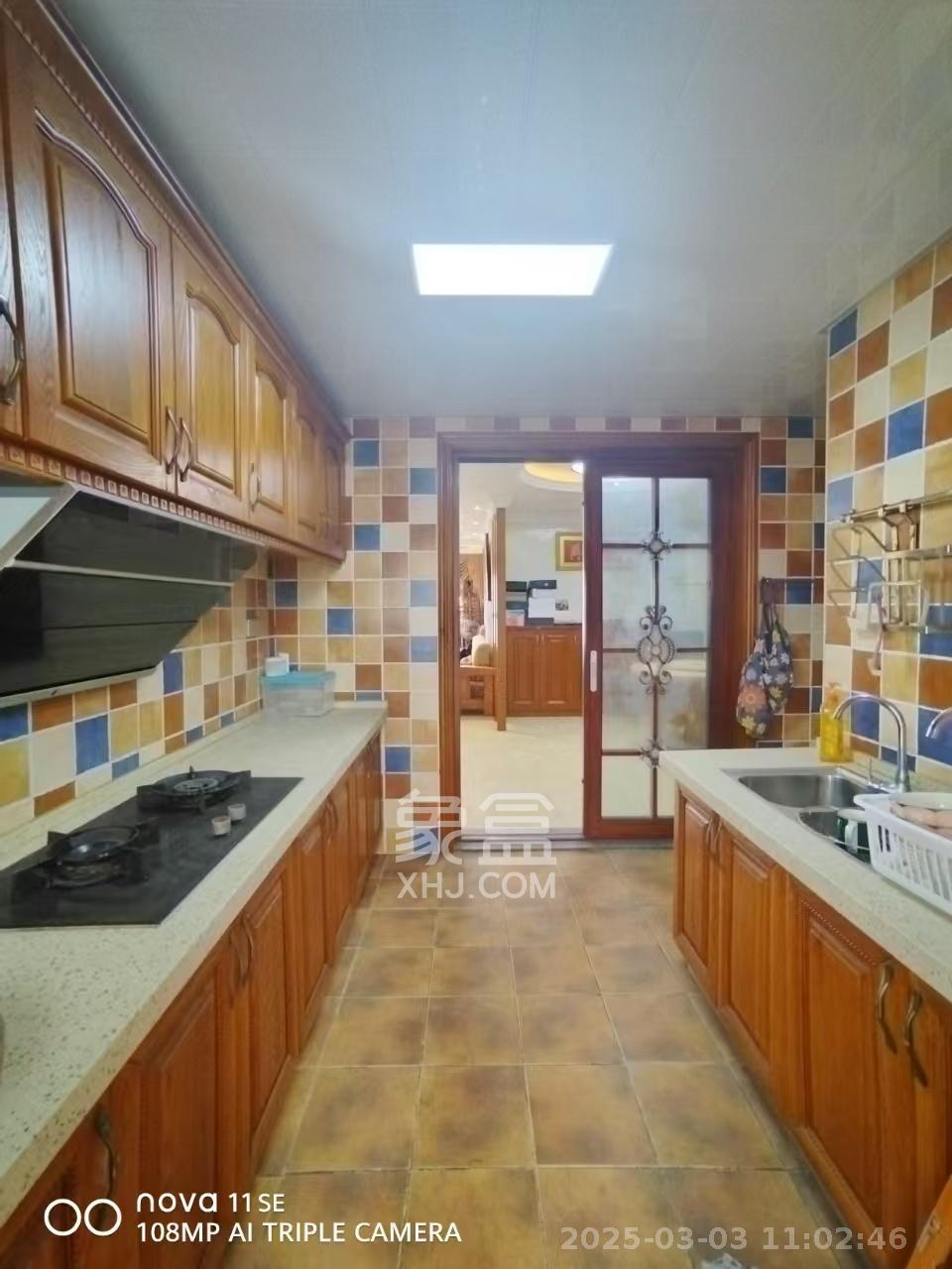 百合湖滨花园  3室2厅2卫    2000.0元/月室内图