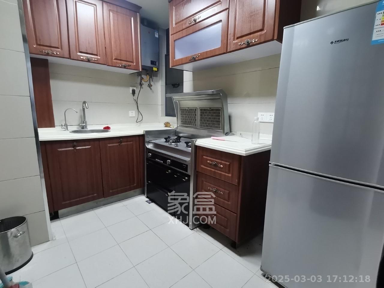 公园9号  3室1厅1卫    3800.0元/月室内图