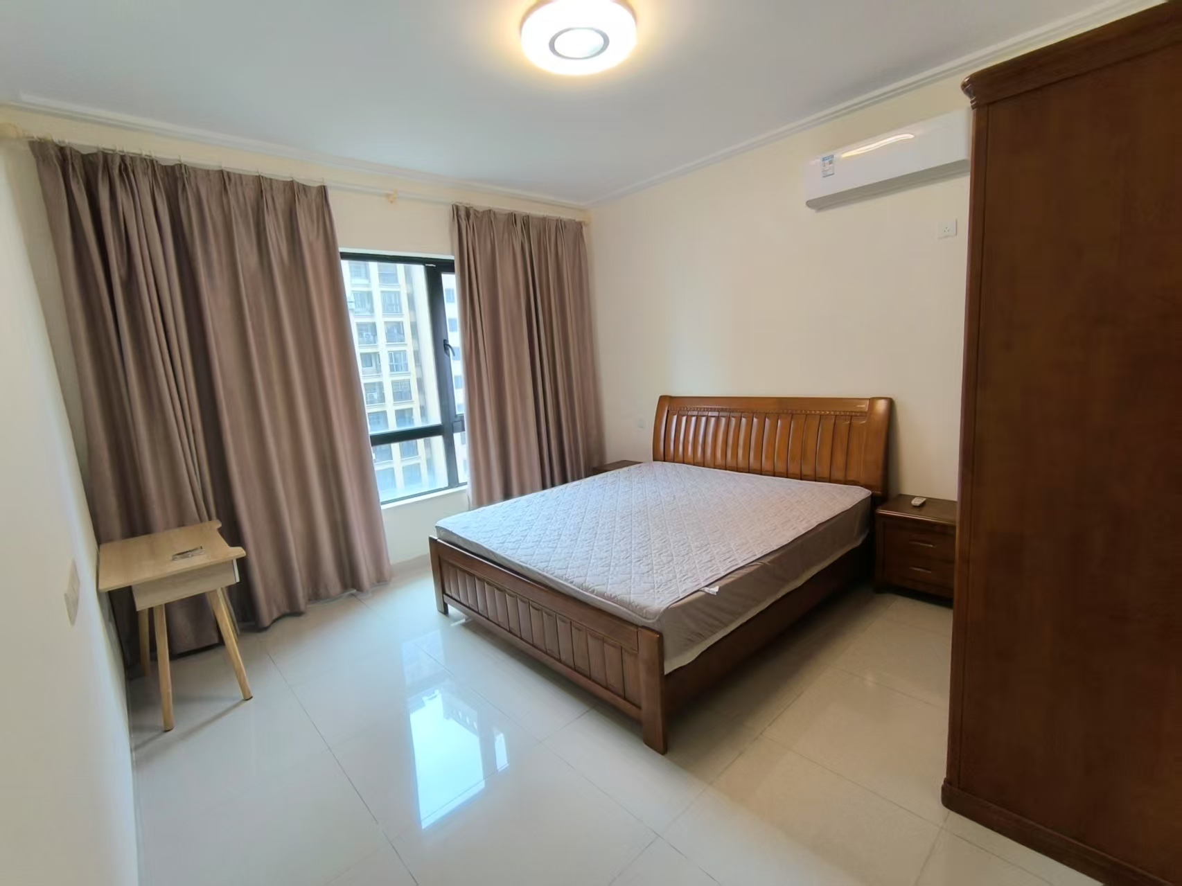 江畔人家 3室2厅2卫 3000.00元/月 江畔人家 3室2厅2卫 3000.00元/月室内图