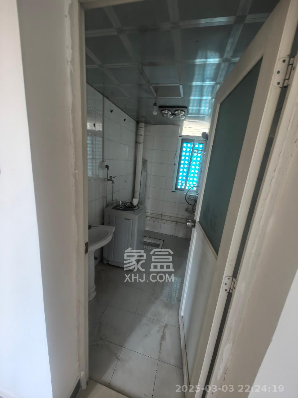 华银天际  1室2厅1卫   2400.00元/月室内图
