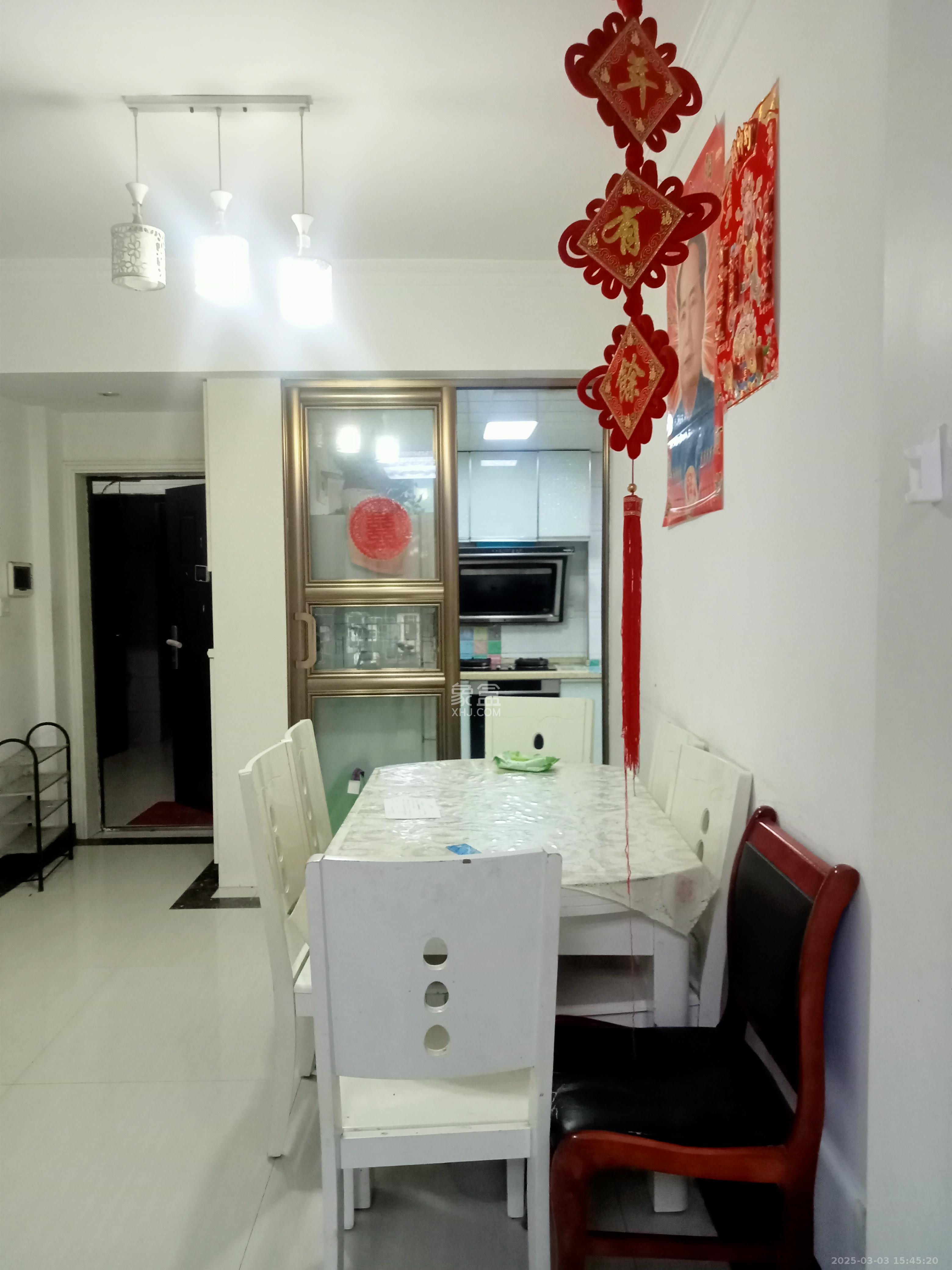 水岸世景  3室2厅1卫   1800.00元/月室内图