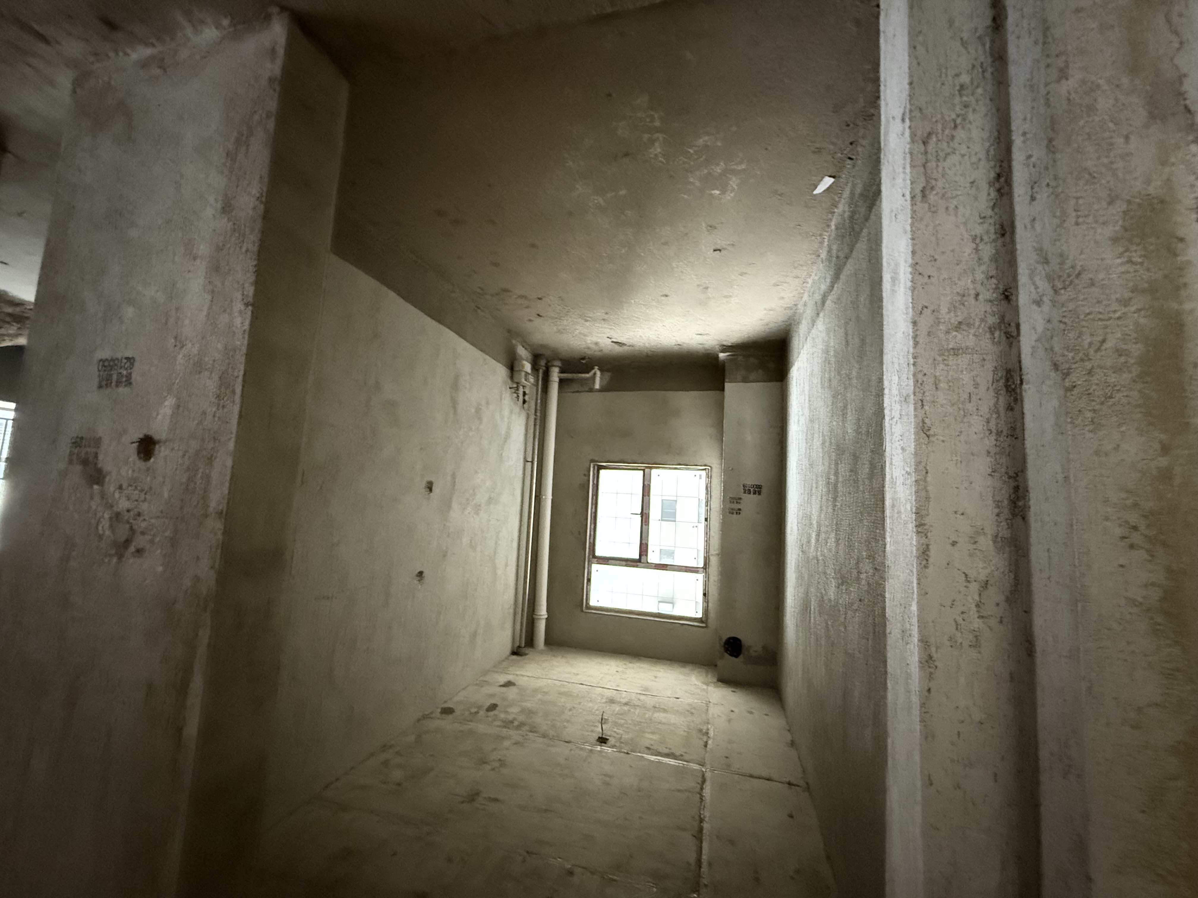 水域中央 4室2厅2卫 65.0万 水域中央 4室2厅2卫 65.0万客厅