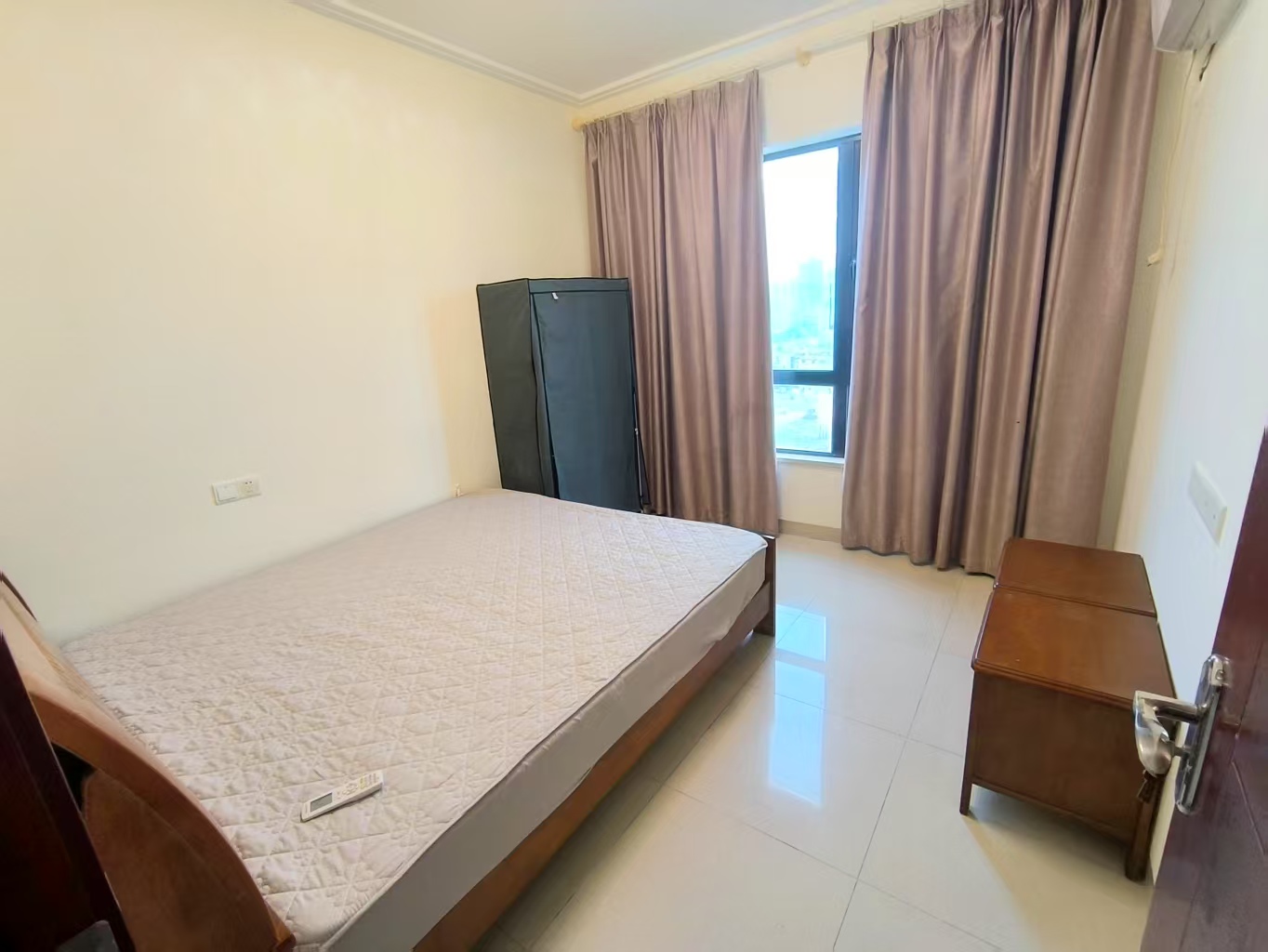 江畔人家 3室2厅2卫 3000.00元/月 江畔人家 3室2厅2卫 3000.00元/月室内图