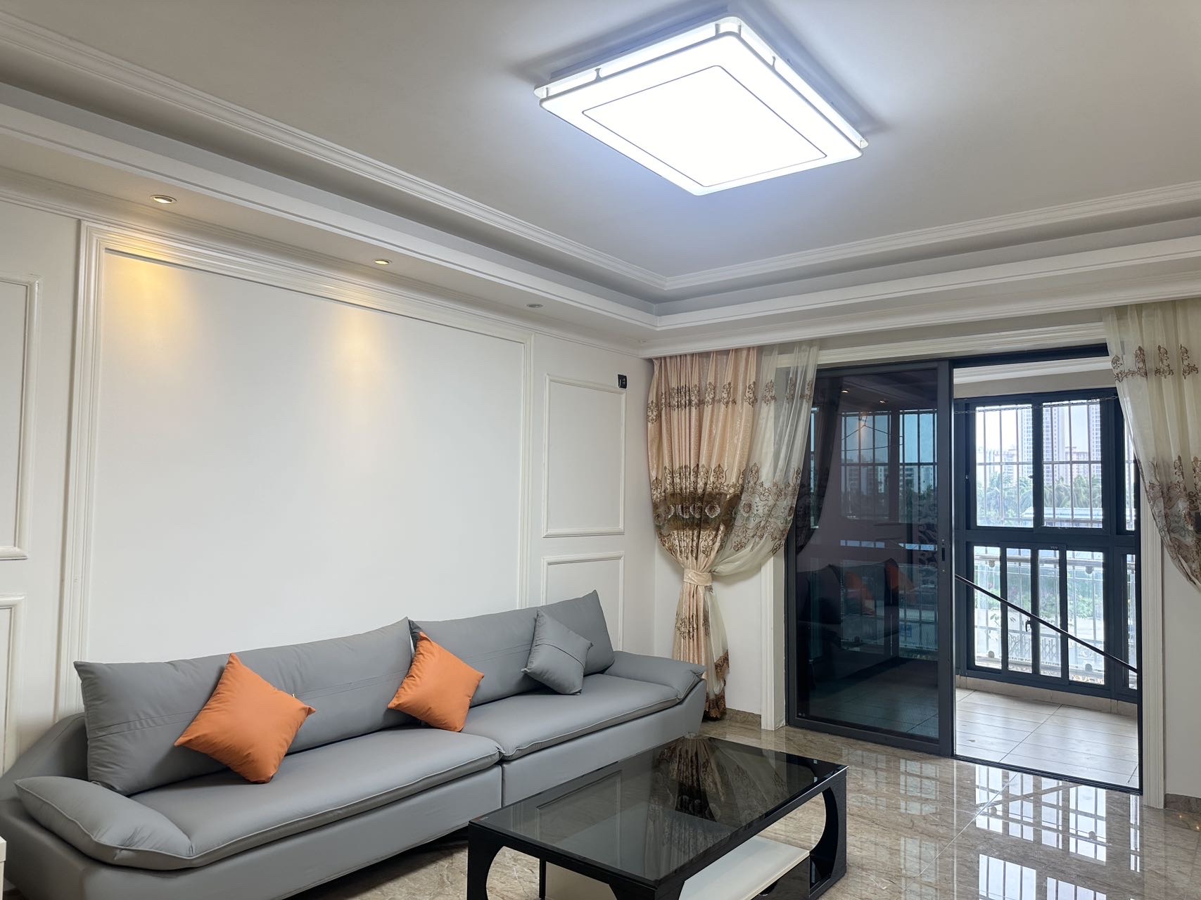 国兴城(B区) 3室2厅2卫 251.0万 国兴城(B区) 3室2厅2卫 251.0万客厅