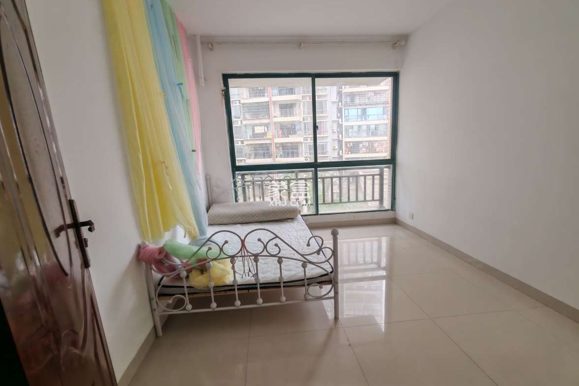 玉龙湾 4室2厅2卫 2500.0元/月 玉龙湾 4室2厅2卫 2500.0元/月室内图