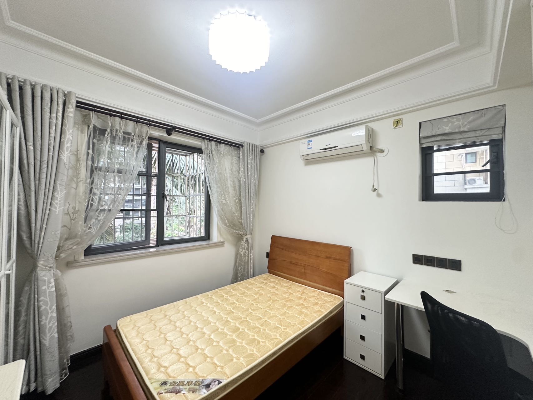 国兴城(B区) 3室2厅2卫 251.0万 国兴城(B区) 3室2厅2卫 251.0万客厅