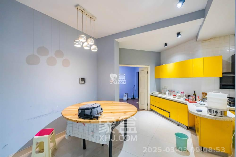 藏珑湖上国际花园  3室2厅2卫   3000.00元/月室内图