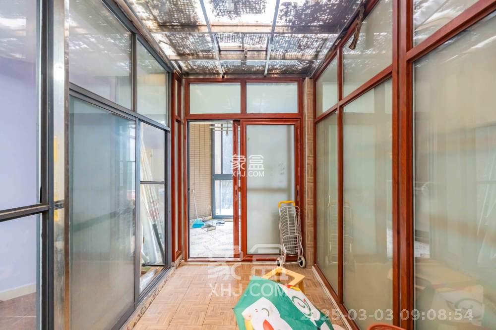 藏珑湖上国际花园  3室2厅2卫   3000.00元/月室内图