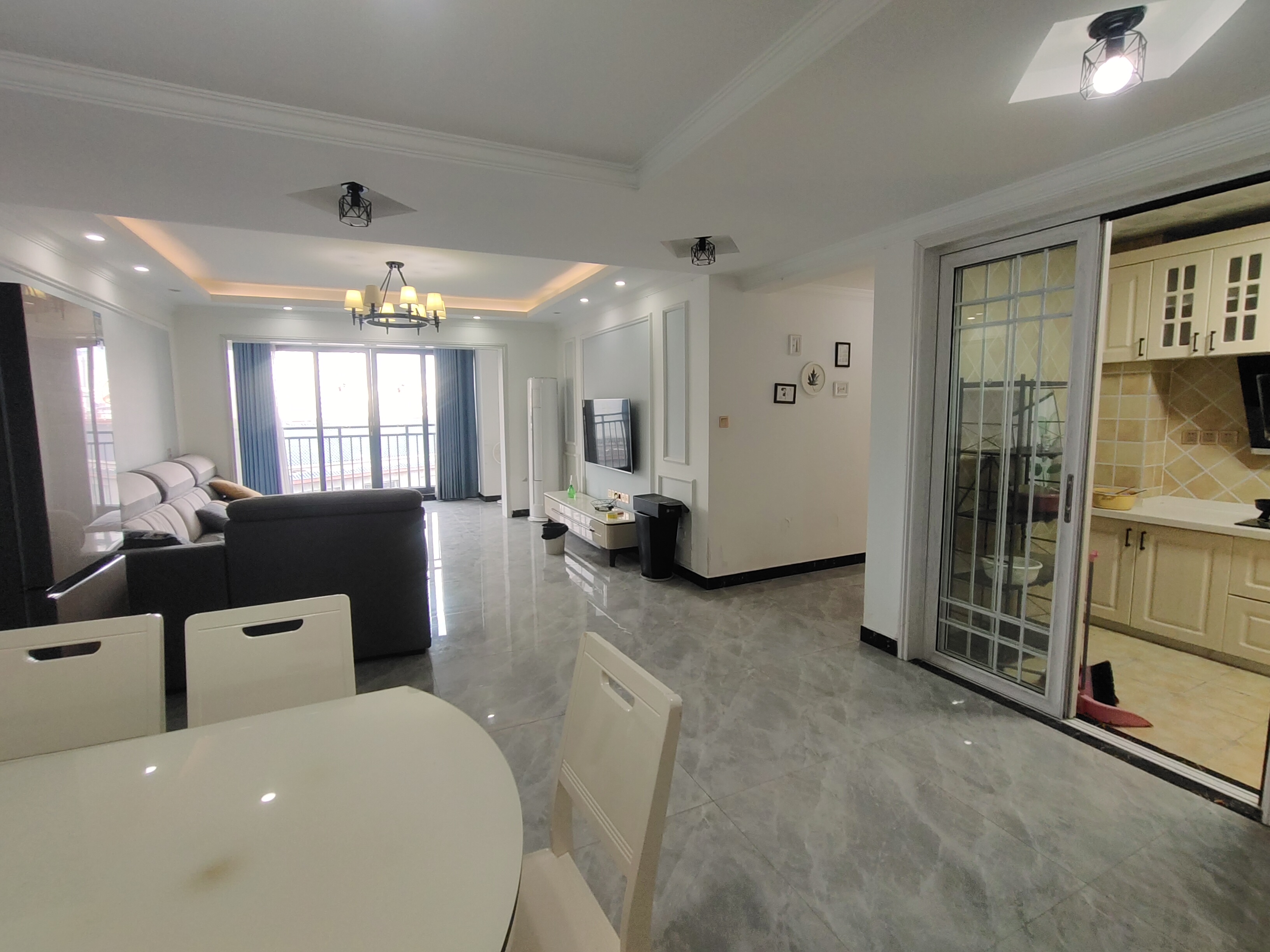 高盛澧园三期 3室2厅2卫 2000.0元/月 高盛澧园三期 3室2厅2卫 2000.0元/月室内图