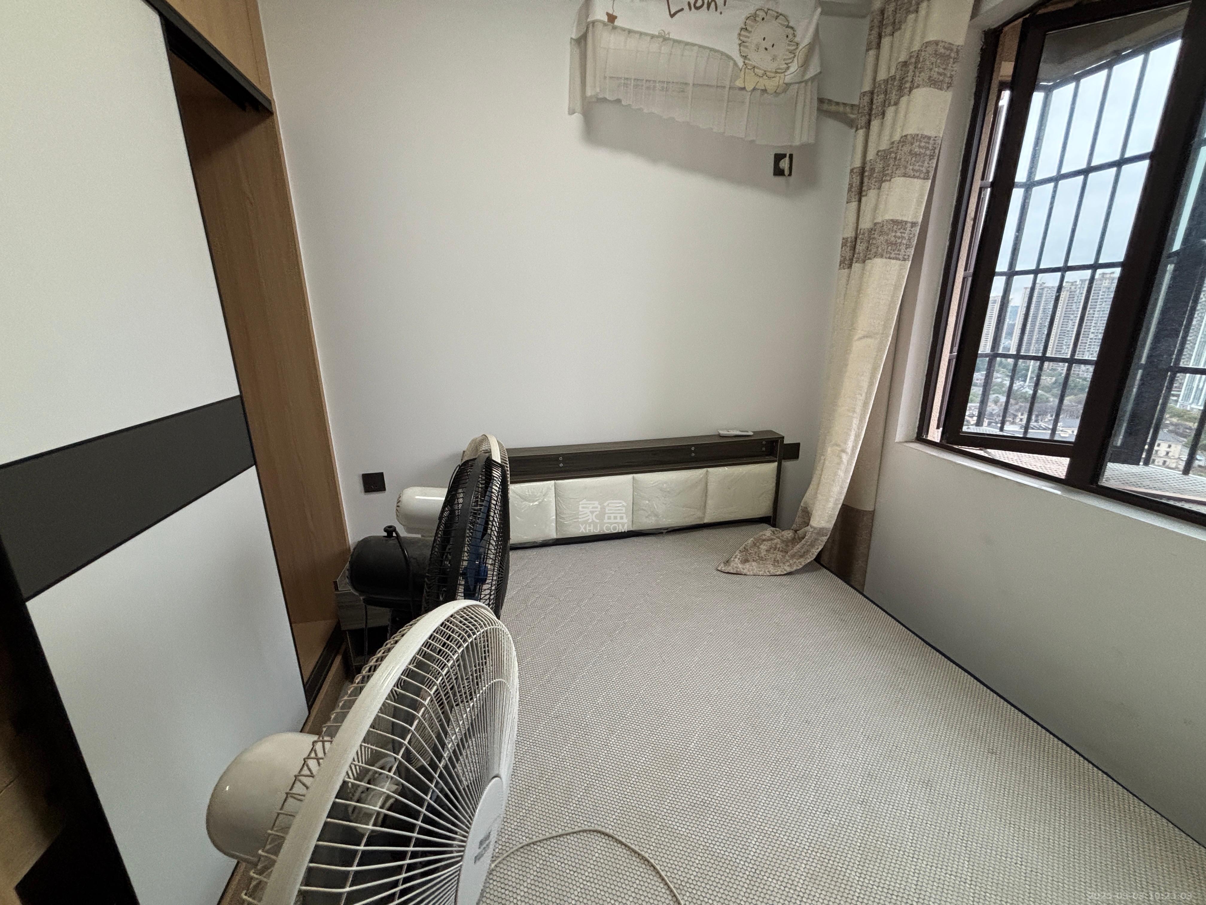 长房明宸府  3室2厅1卫   2400.00元/月室内图