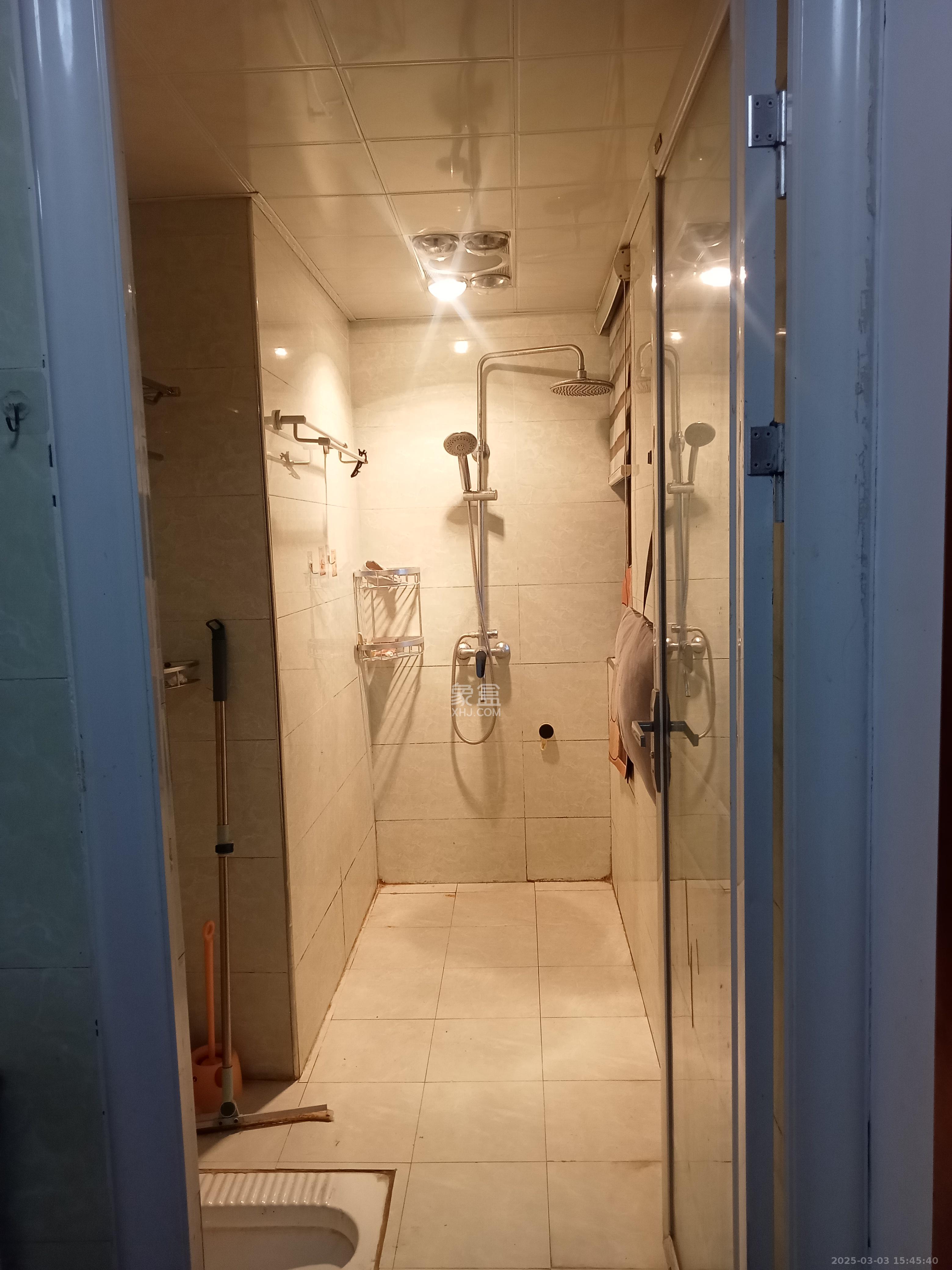 水岸世景  3室2厅1卫   1800.00元/月室内图