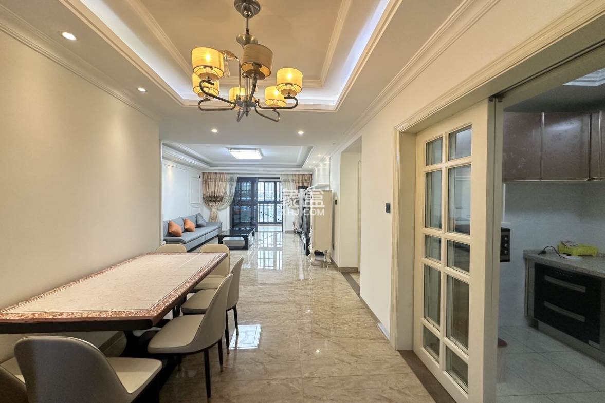 国兴城(B区) 3室2厅2卫 251.0万 国兴城(B区) 3室2厅2卫 251.0万客厅