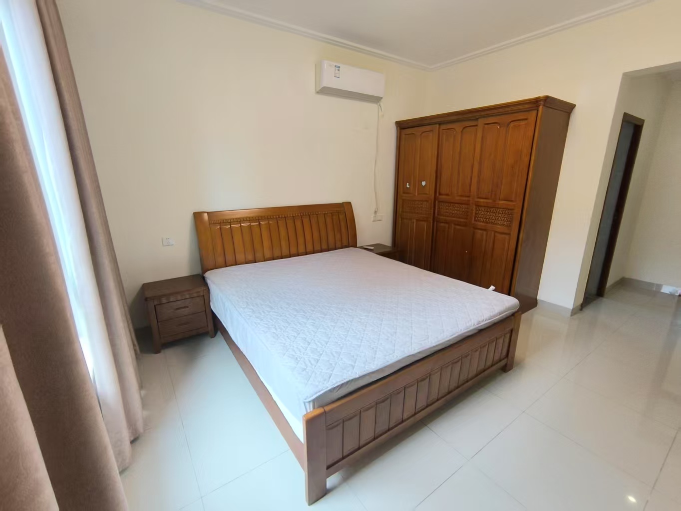 江畔人家 3室2厅2卫 3000.00元/月 江畔人家 3室2厅2卫 3000.00元/月室内图