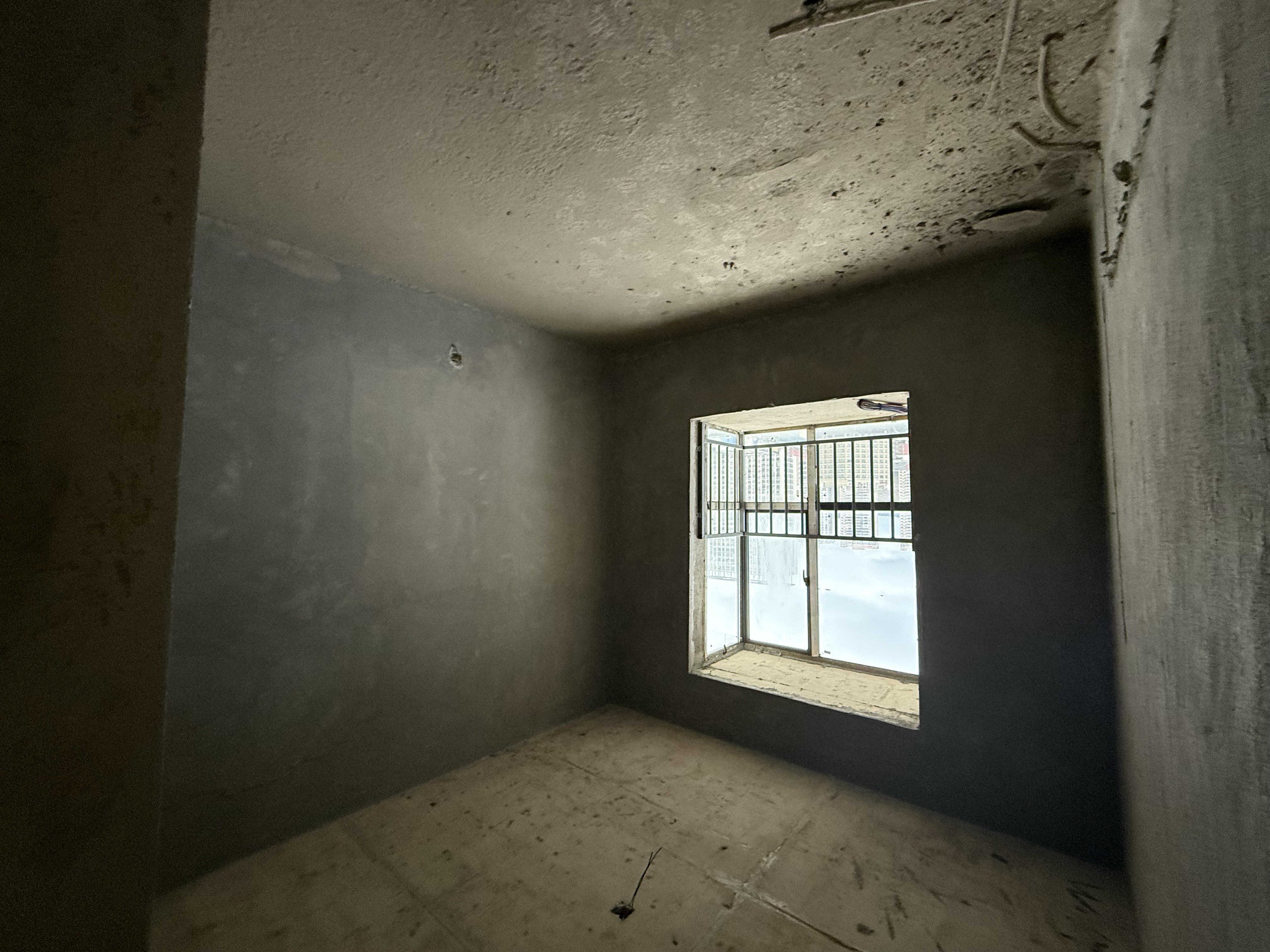 水域中央 4室2厅2卫 65.0万 水域中央 4室2厅2卫 65.0万客厅