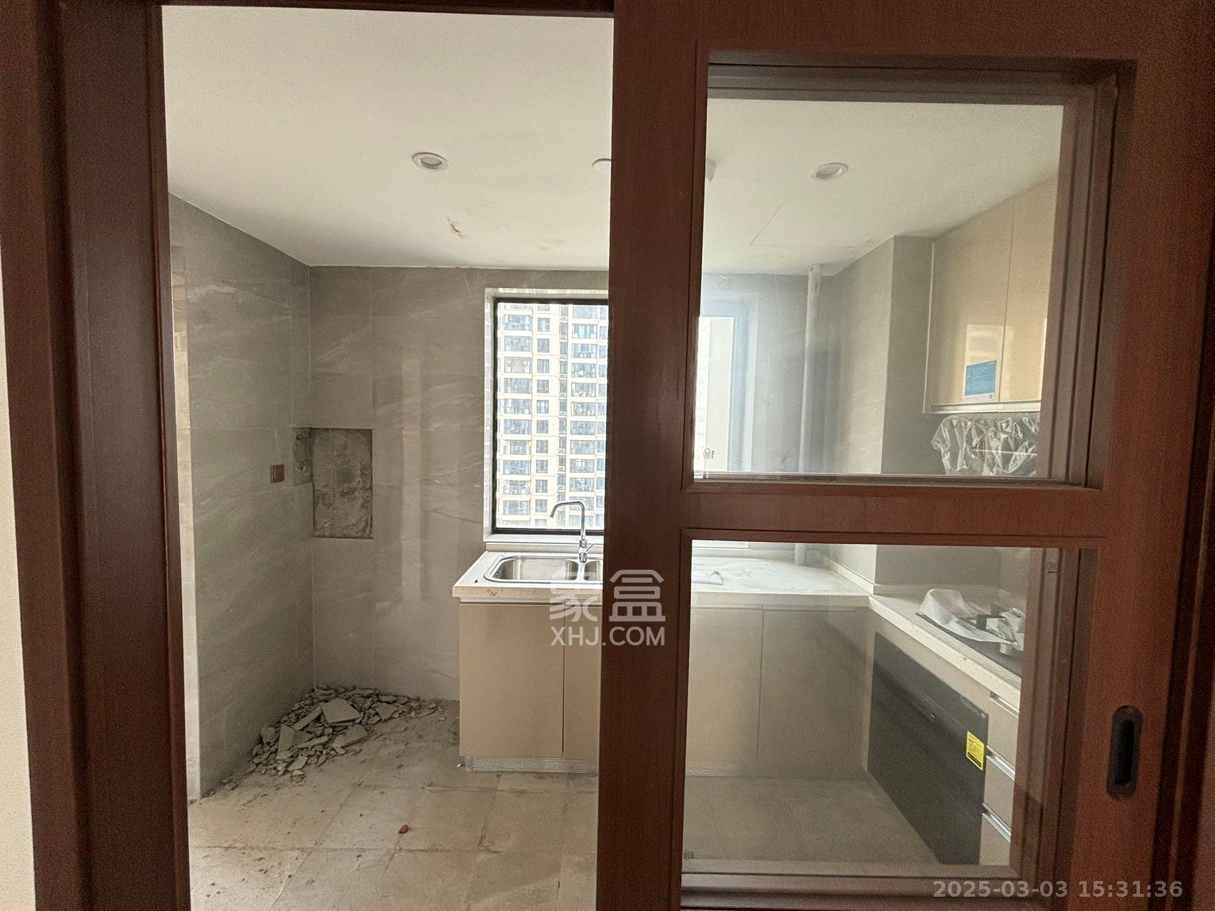 绿地长沙城际空间站(绿地新里佳苑)  5室2厅2卫    5000.0元/月 绿地长沙城际空间站(绿地新里佳苑)  5室2厅2卫    5000.0元/月室内图