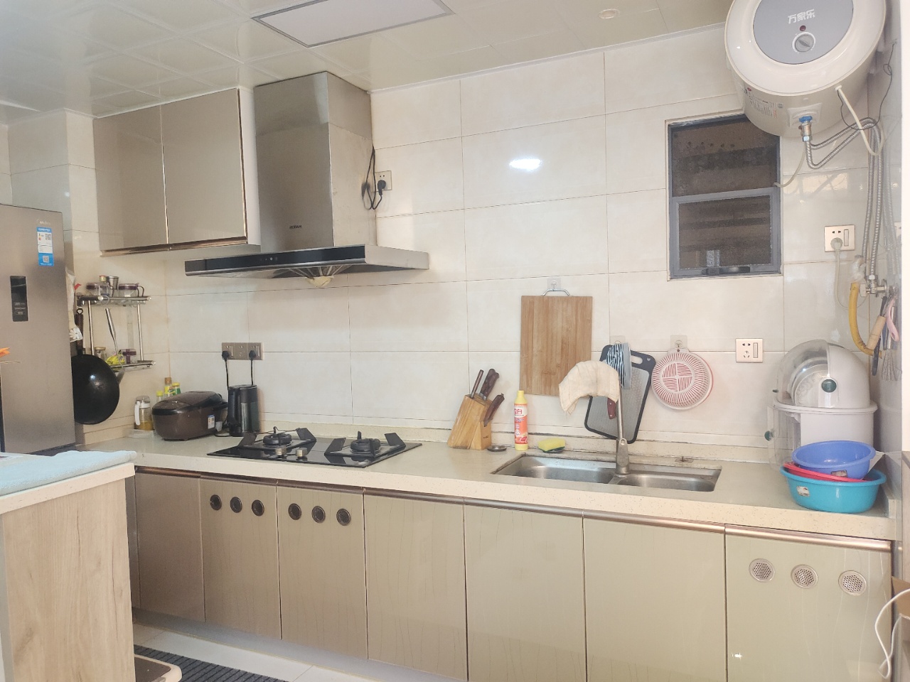 美丽华居 3室2厅1卫 138.0万 美丽华居 3室2厅1卫 138.0万客厅