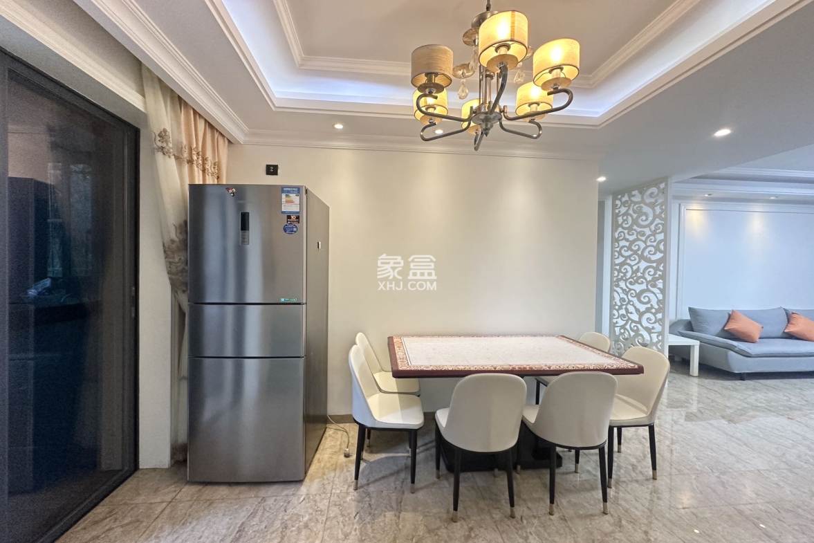 国兴城(B区) 3室2厅2卫 251.0万 国兴城(B区) 3室2厅2卫 251.0万客厅