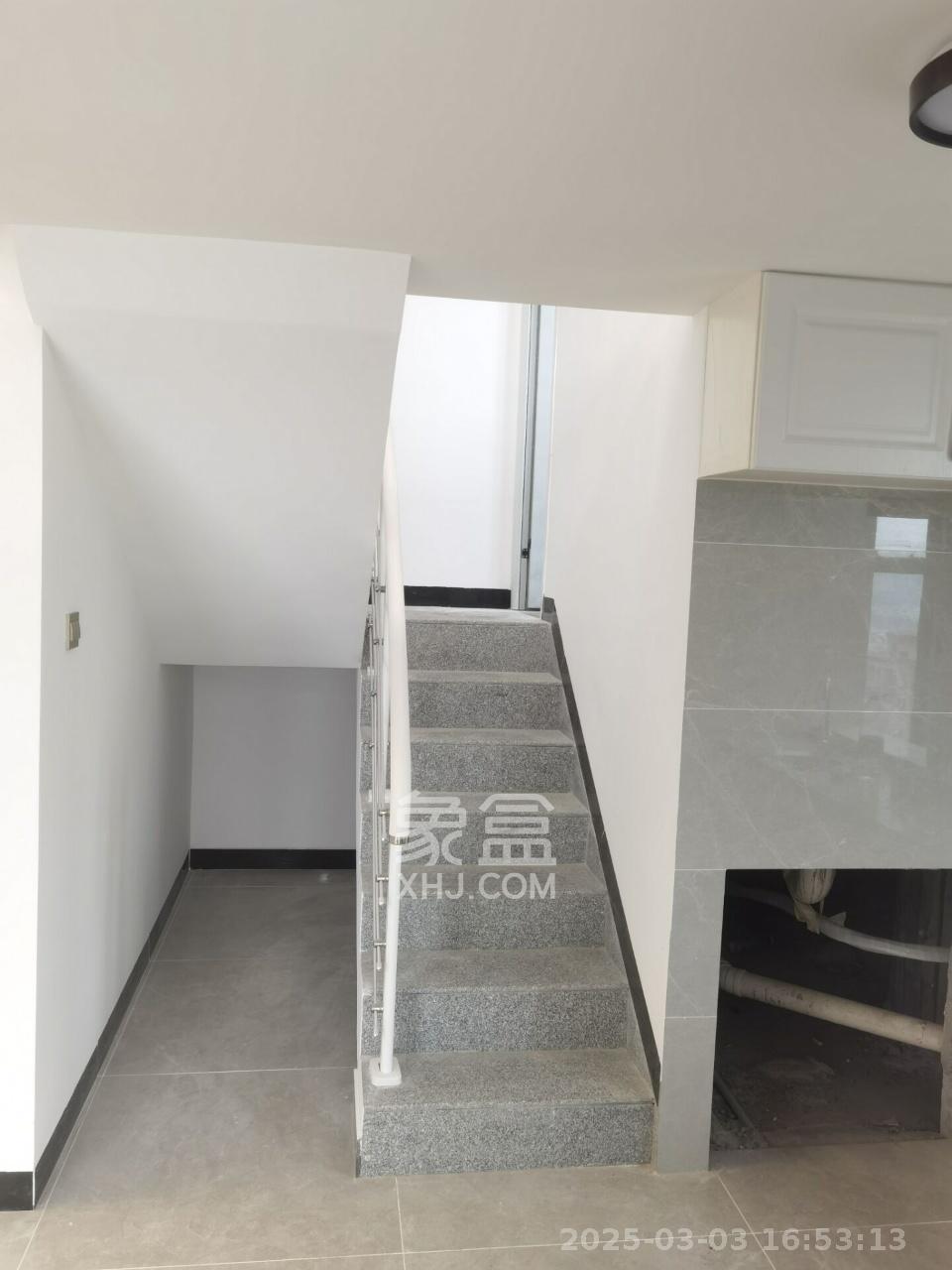 裕天国际商汇中心 2室1厅1卫 3500.0元/月 裕天国际商汇中心 2室1厅1卫 3500.0元/月室内图