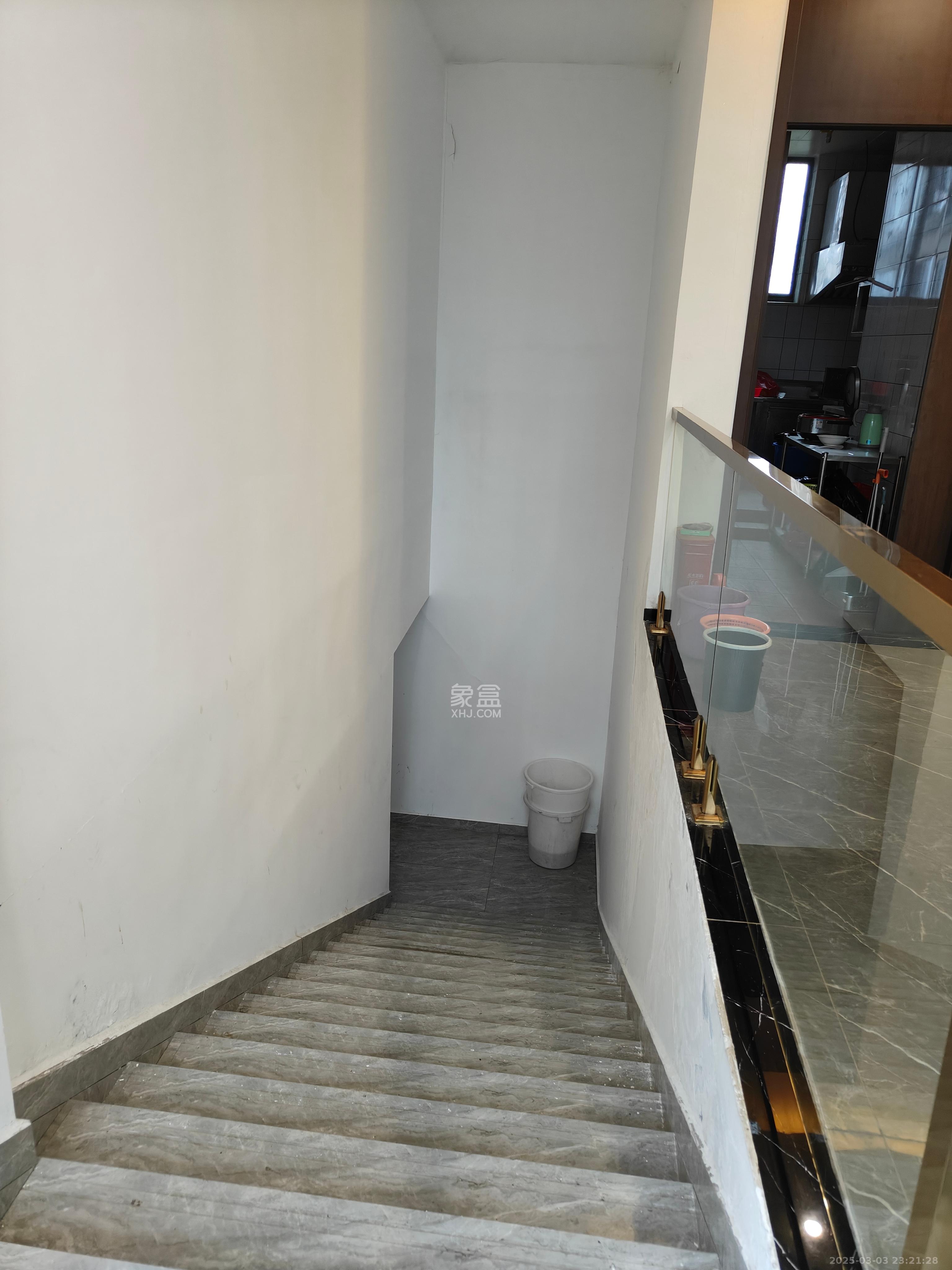 金辉优步星樾   105.65㎡      18000.0元/月室内图